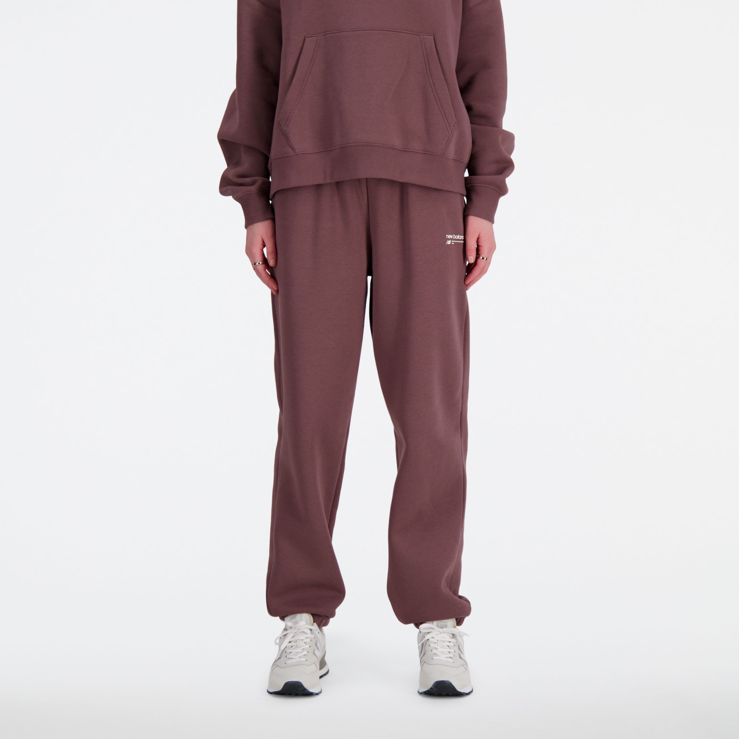 

New Balance Women's Linear Heritage Brushed Back Fleece Sweatpant Brown - Brown