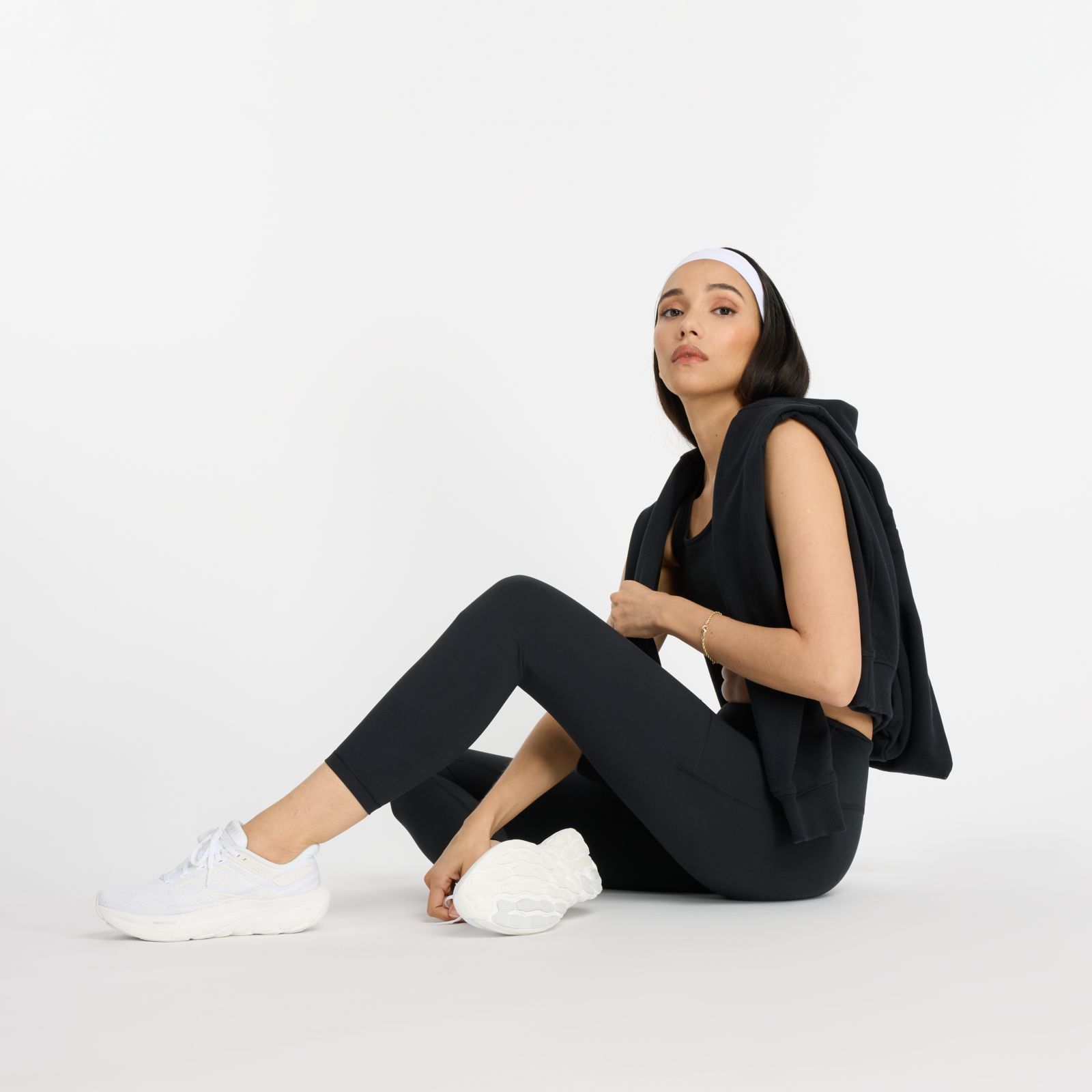 Женские брюки New Balance NB Sleek Pocket High Rise Legging 23" — фото 9