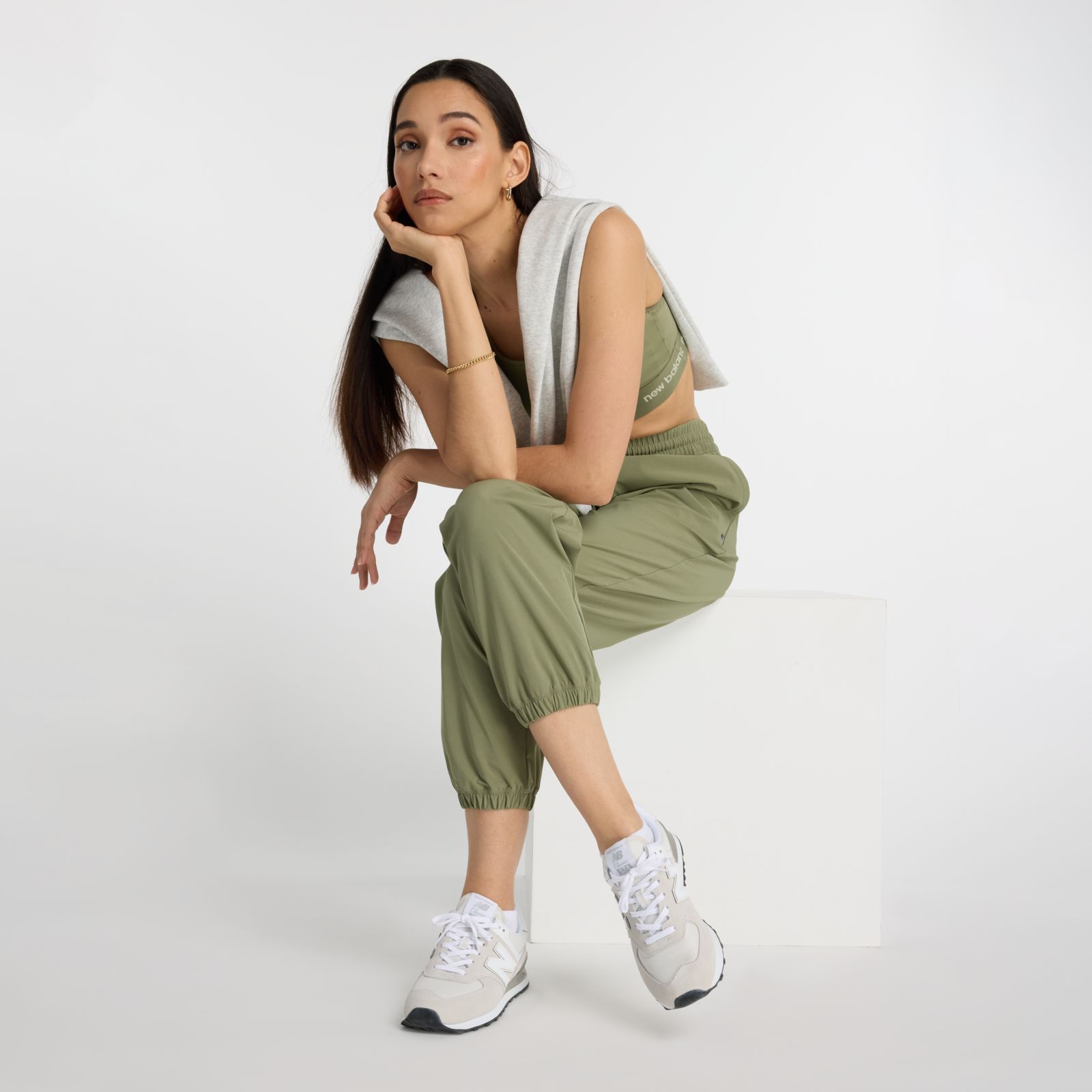 Женские брюки New Balance Athletics Stretch Woven Jogger — фото 8