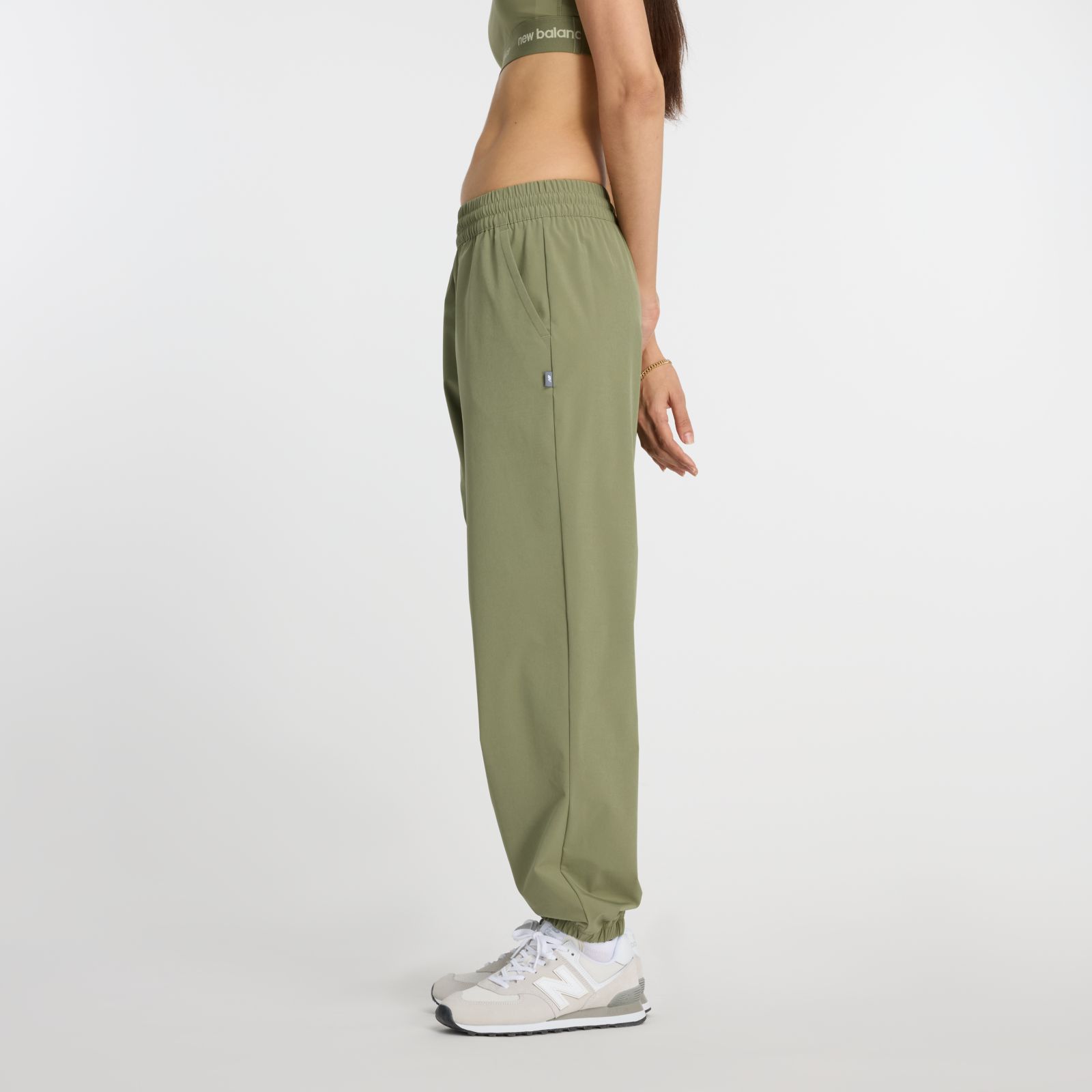 Женские брюки New Balance Athletics Stretch Woven Jogger — фото 4