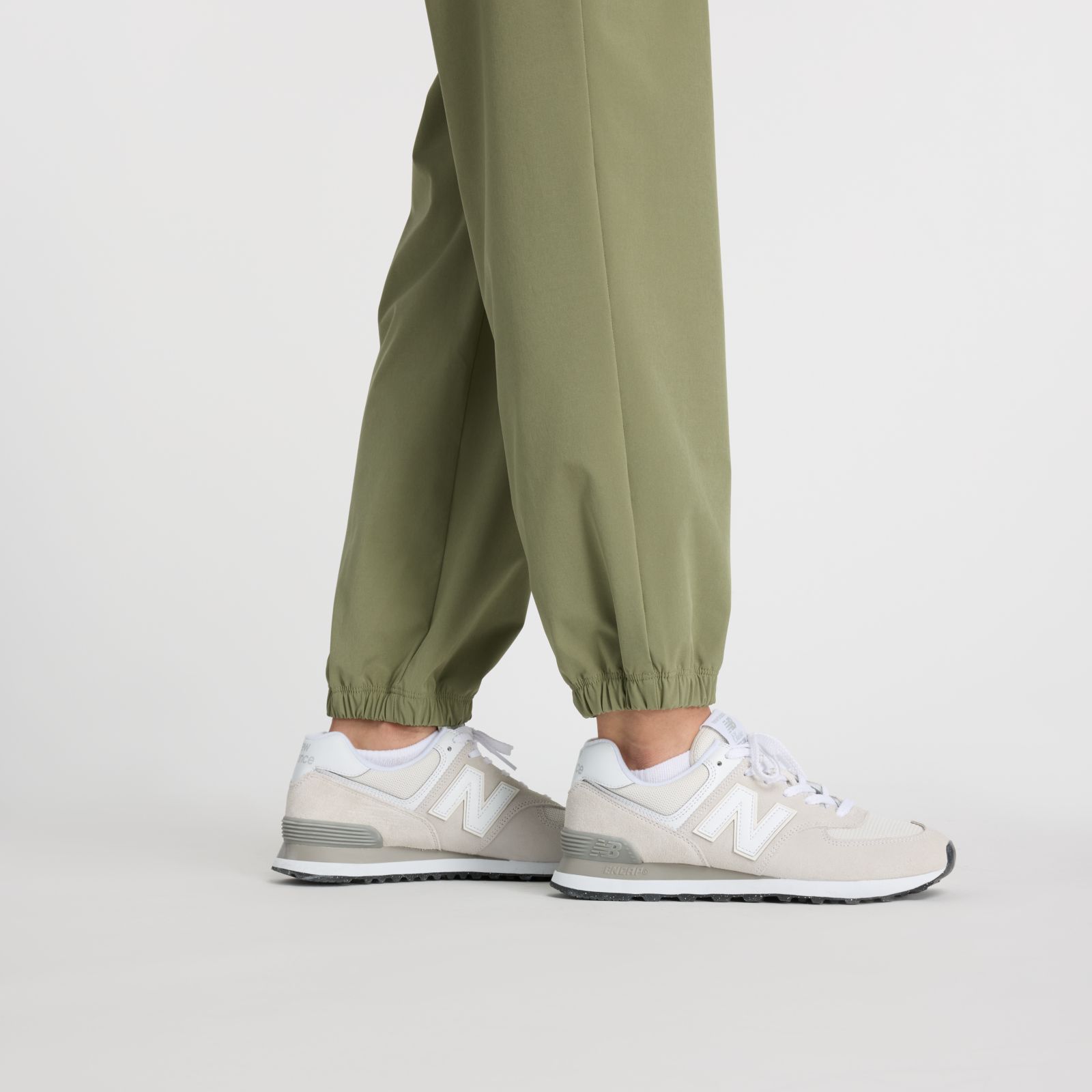 Женские брюки New Balance Athletics Stretch Woven Jogger — фото 5