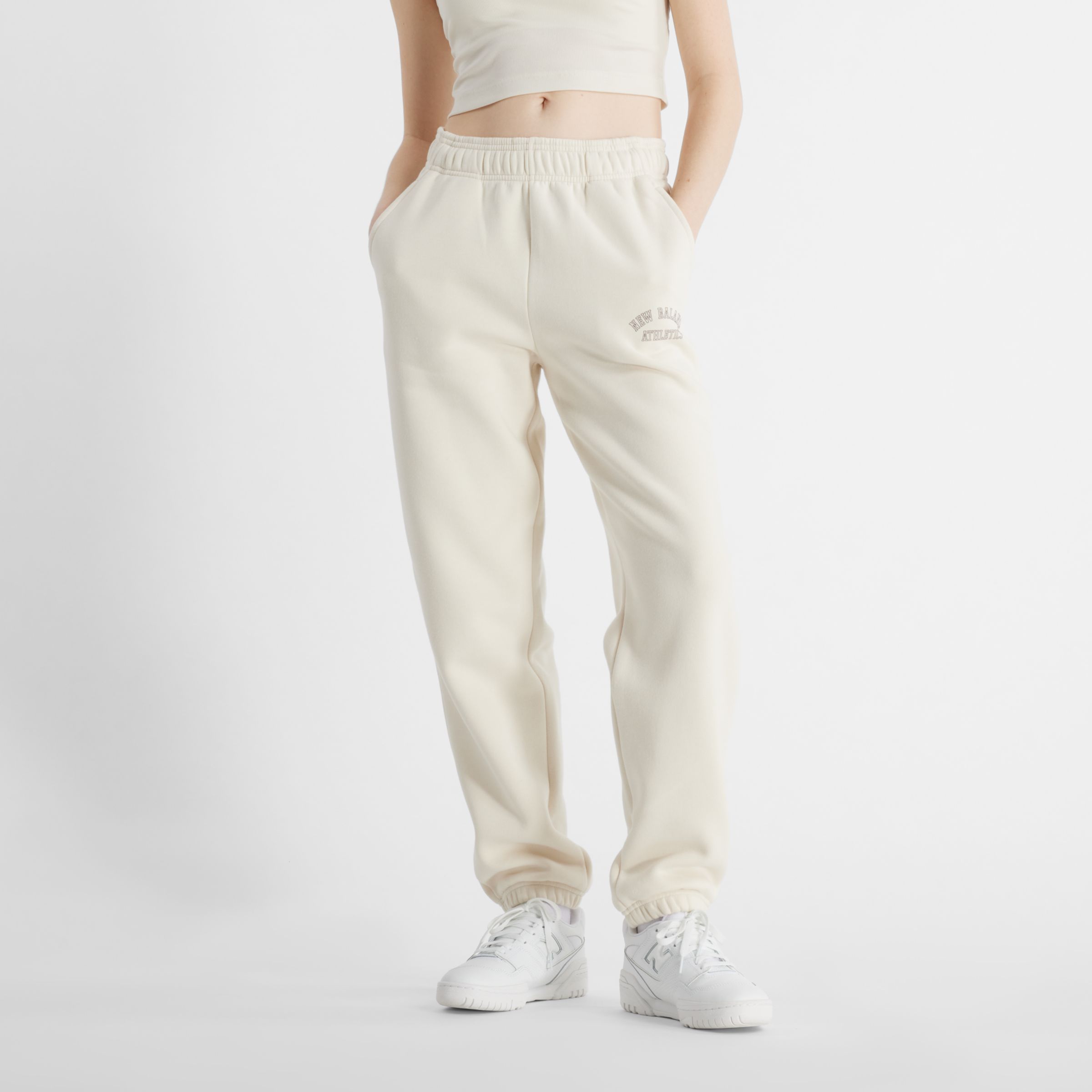 

New Balance Women's Graphic Fleece Jogger Beige - Beige