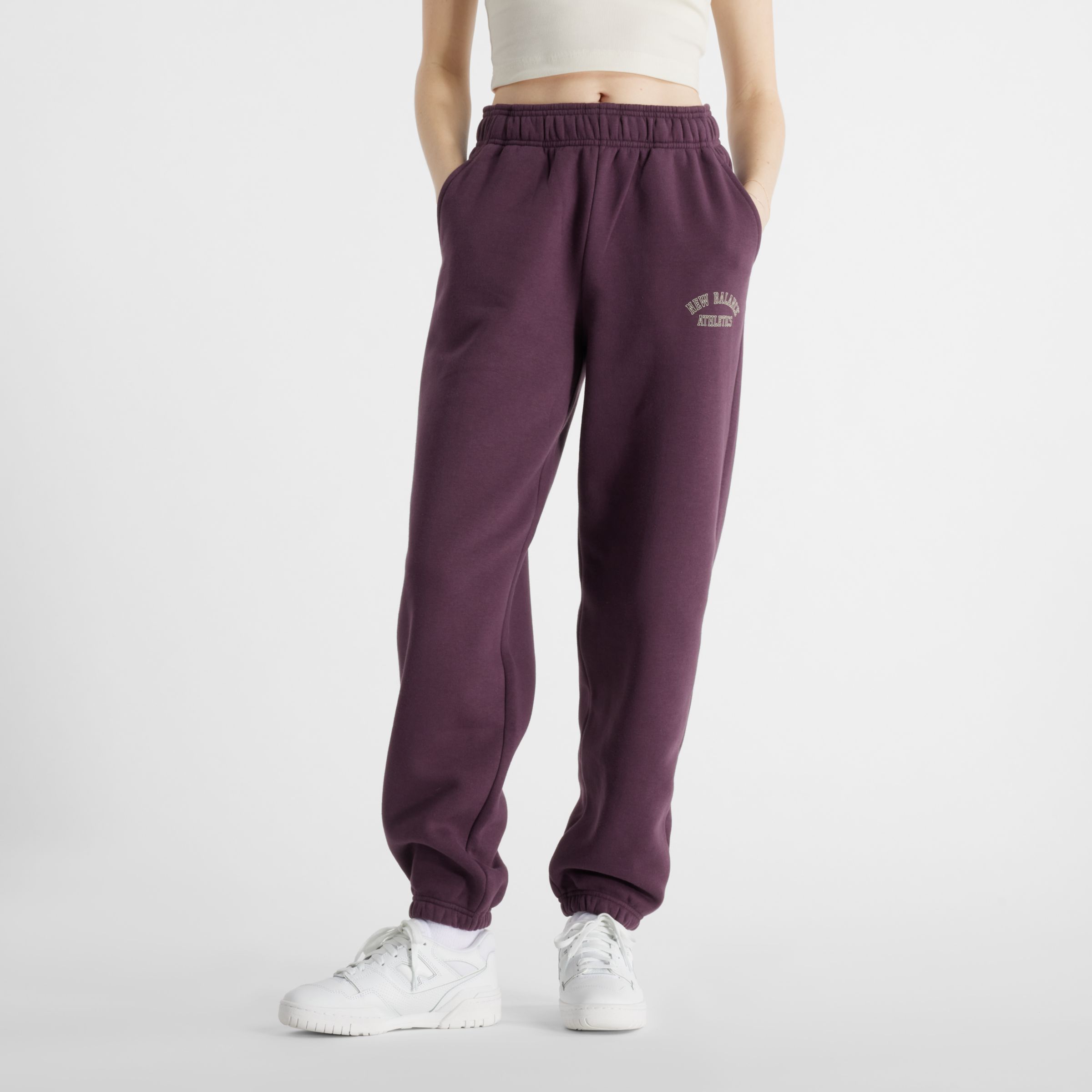 

New Balance Women's Graphic Fleece Jogger Brown - Brown