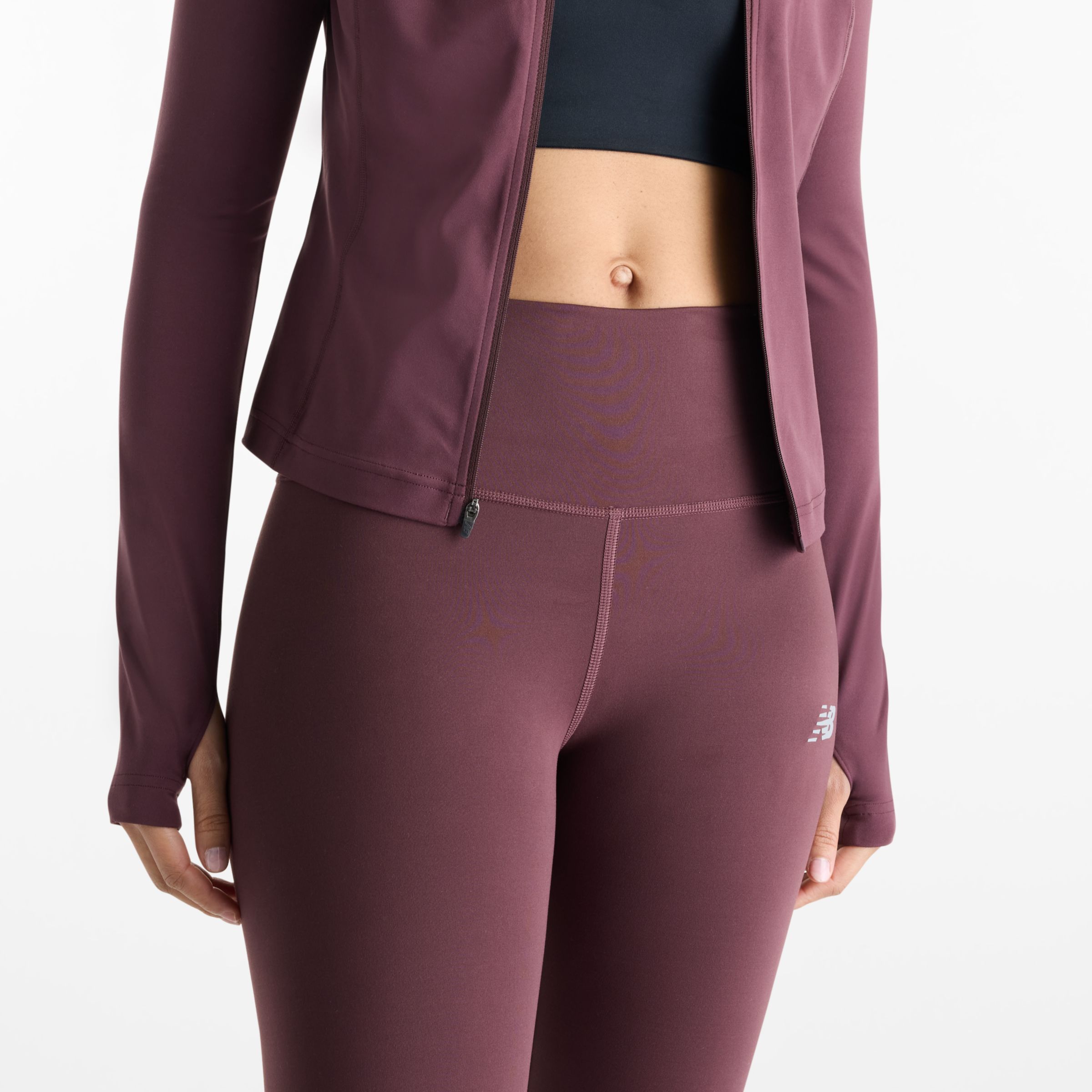 Nisaa is wearing size S and is 5'10"/177.8cm. Chest: 32"/81.28cm, Waist: 26"/66.04cm, Hips: 39"/99.06cm