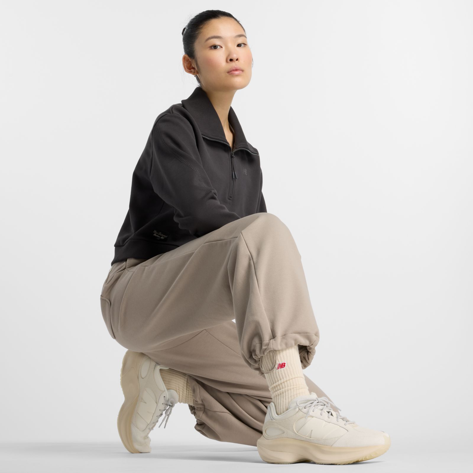 Женские брюки New Balance NBX Lunar New Year Pant — фото 2
