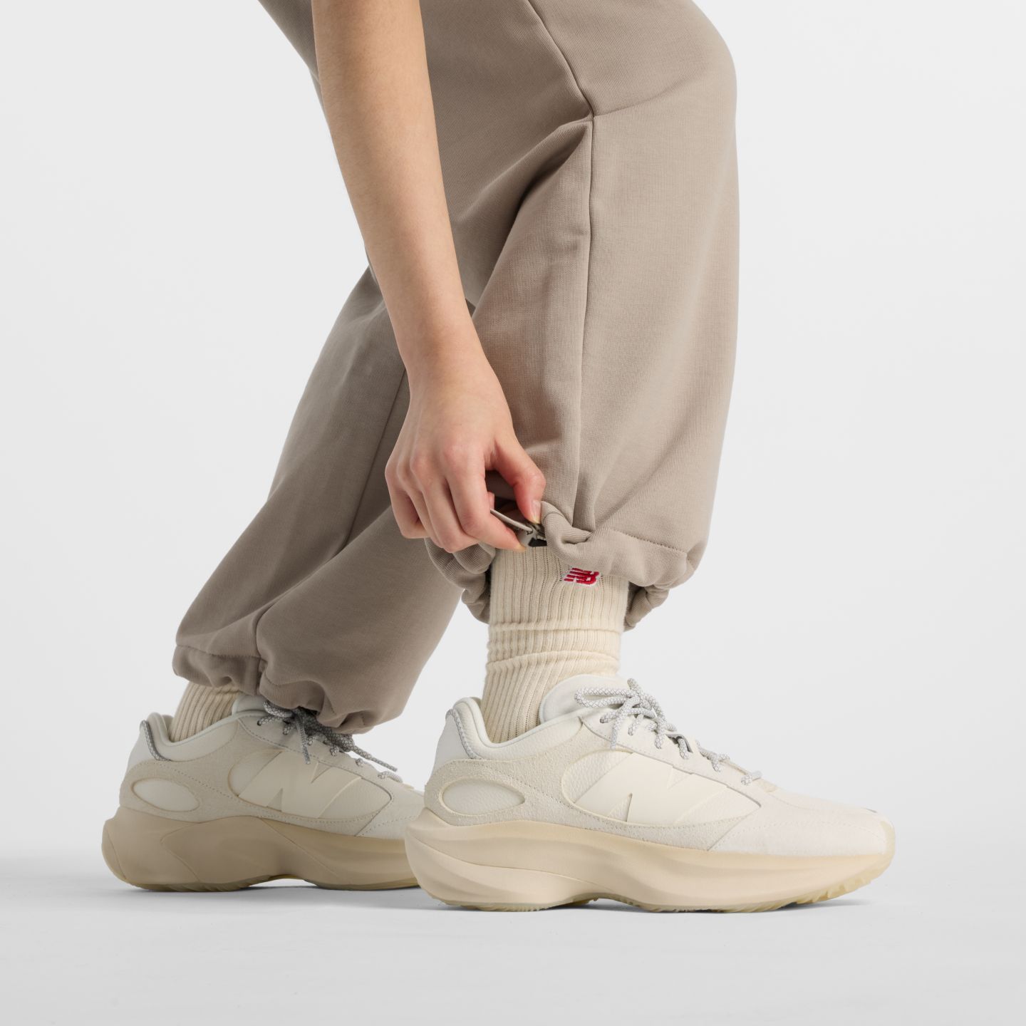 Женские брюки New Balance NBX Lunar New Year Pant, цвет: Серо-бежевый — фото 6