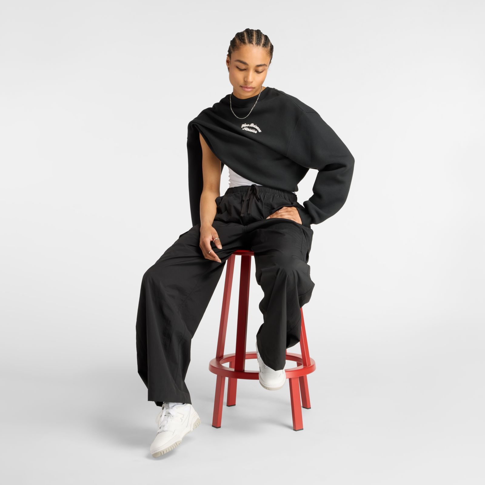 Женские брюки New Balance Woven Cargo Pant — фото 2