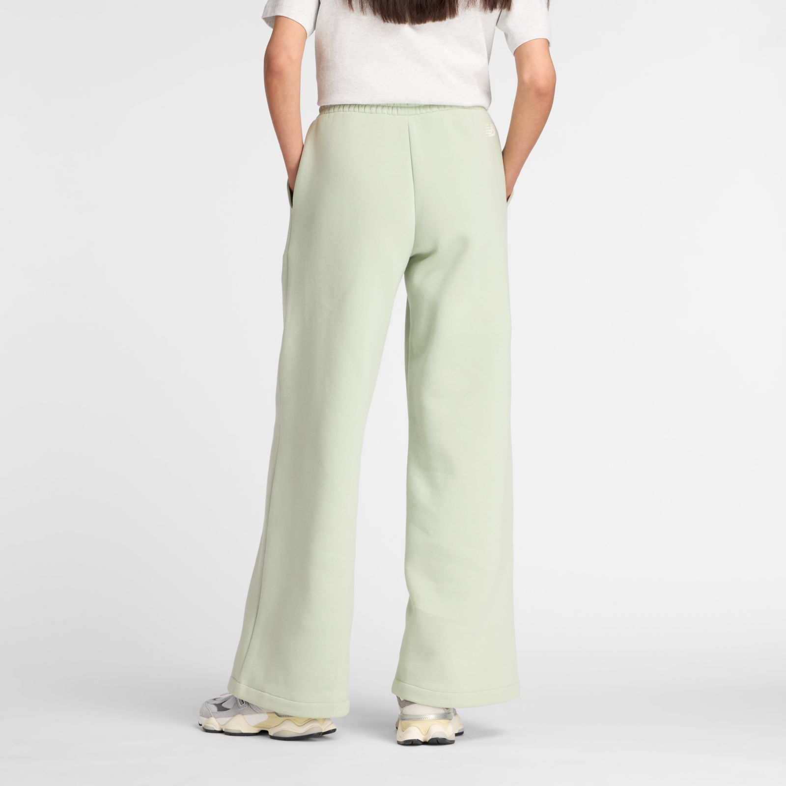 Женские брюки New Balance Linear Heritage Fleece Wide Leg Pant — фото 3
