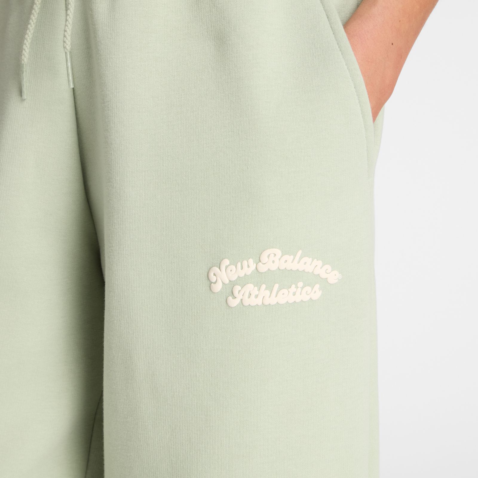 Женские брюки New Balance Linear Heritage Fleece Wide Leg Pant — фото 2