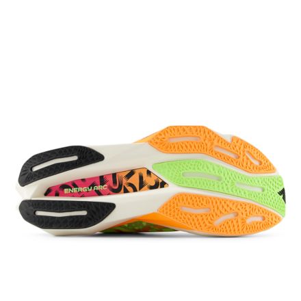 送料関税込！NB TCS NYC Marathon FuelCell SuperComp Elite v4 TCS NYC Marathon® x New Balance FuelCell SuperComp Elite V4