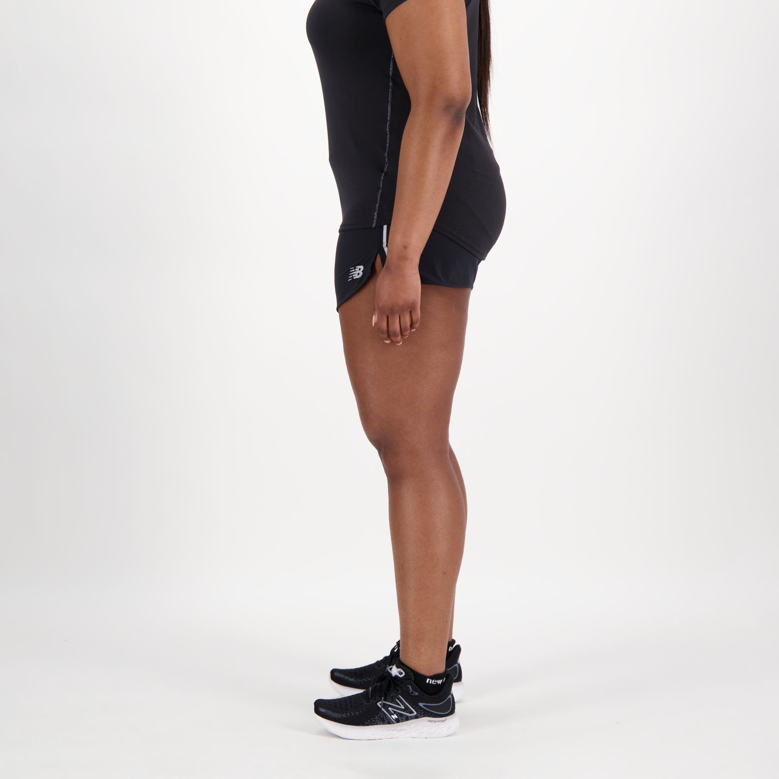 Женские брюки New Balance Impact Run 3 Inch Short — фото 3