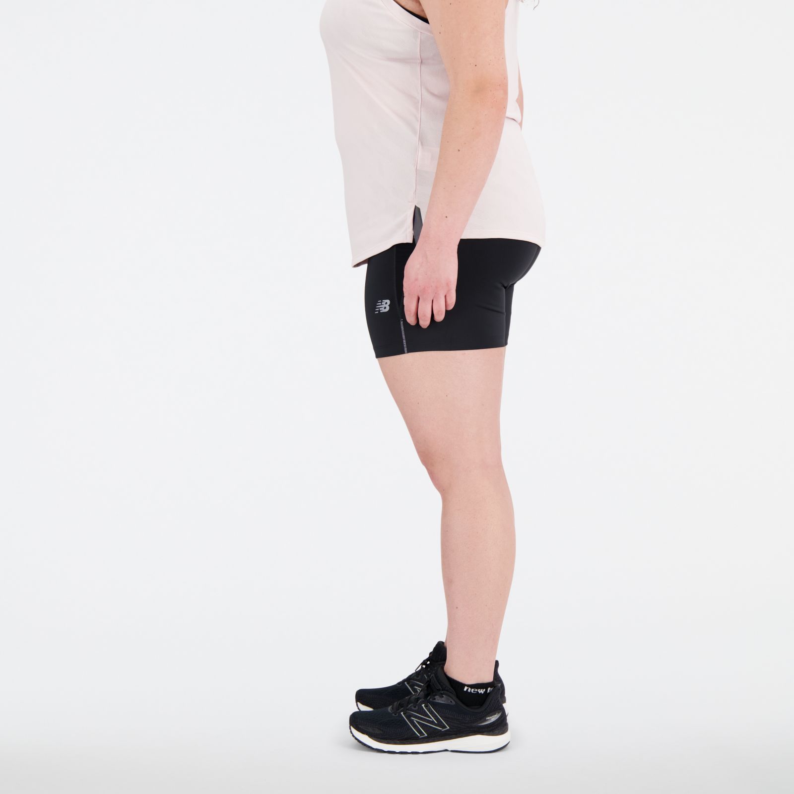 Женские брюки New Balance Impact Run Fitted Short — фото 2