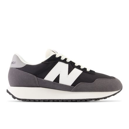 White and black on sale new balance shoes