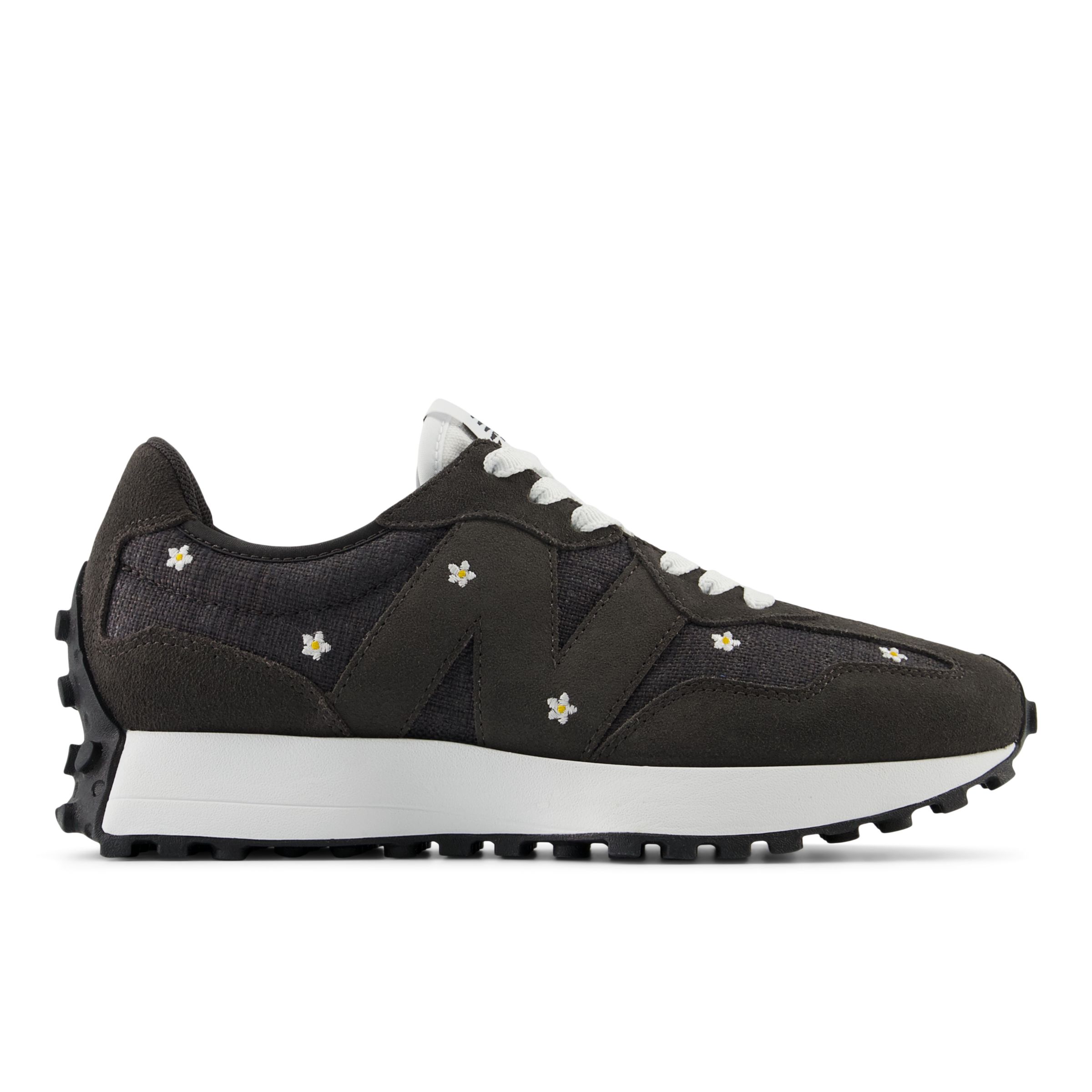 New Balance Women's 327 in Black/White Suede/Mesh, size 3.5 Narrow