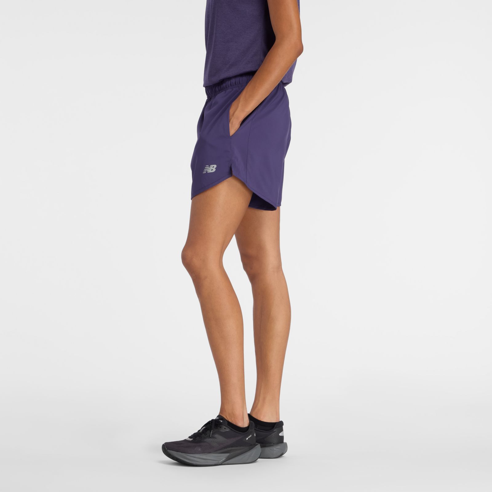 Женские брюки New Balance Sport Essential Short 5" — фото 3