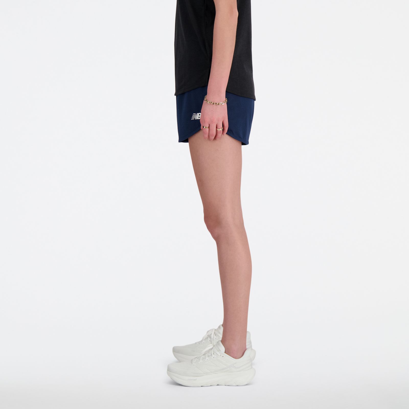 Женские брюки New Balance Athletics Mesh Short — фото 6