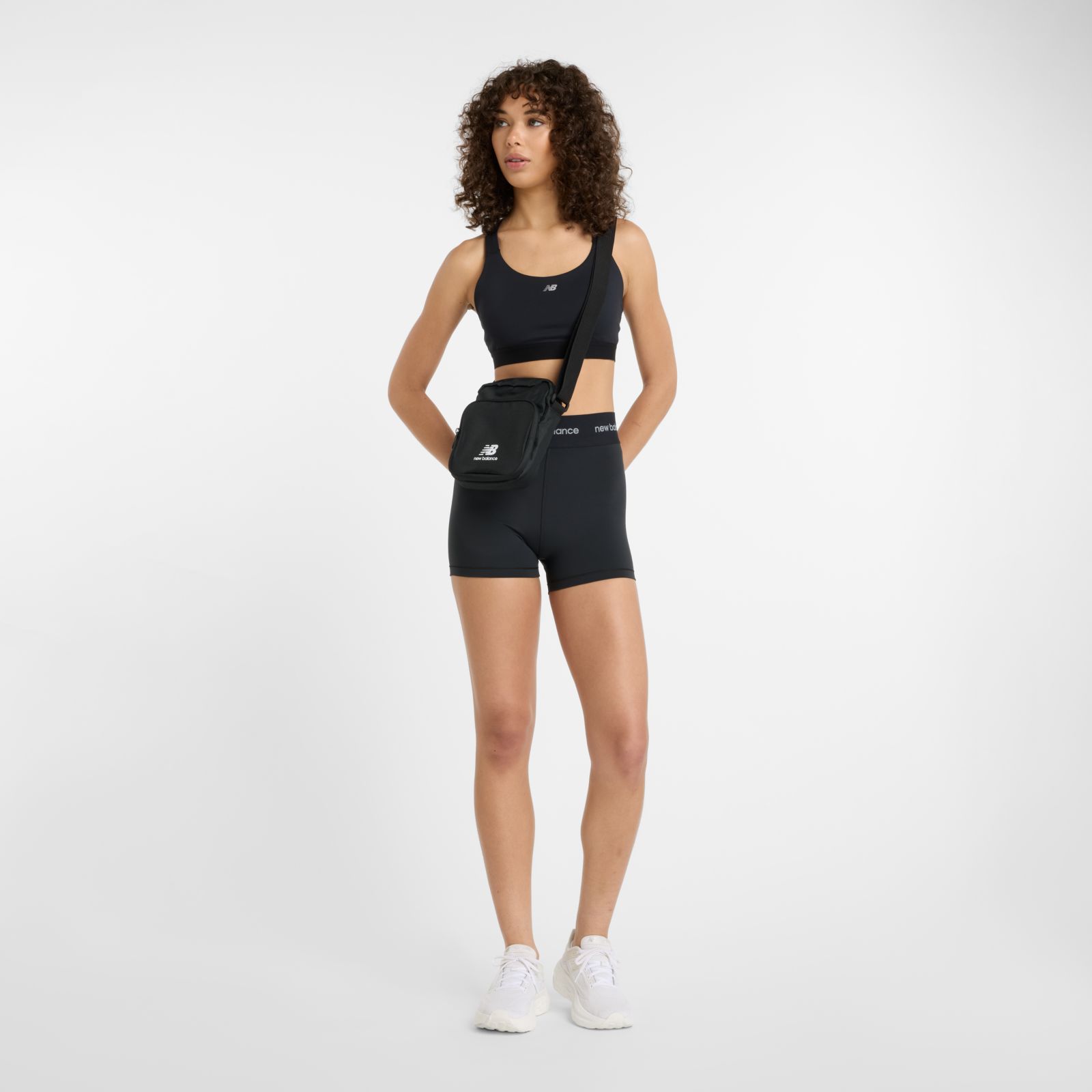 Женские брюки New Balance NB Sleek High Rise Sport Short 3" — фото 5