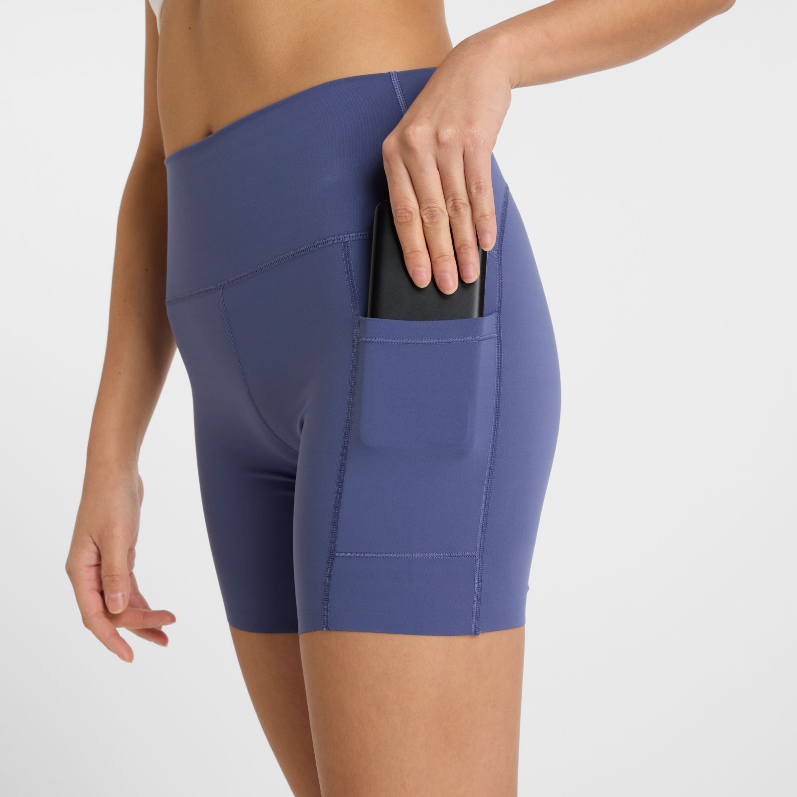 Женские брюки New Balance RC Pocket High Rise Short 6" — фото 2