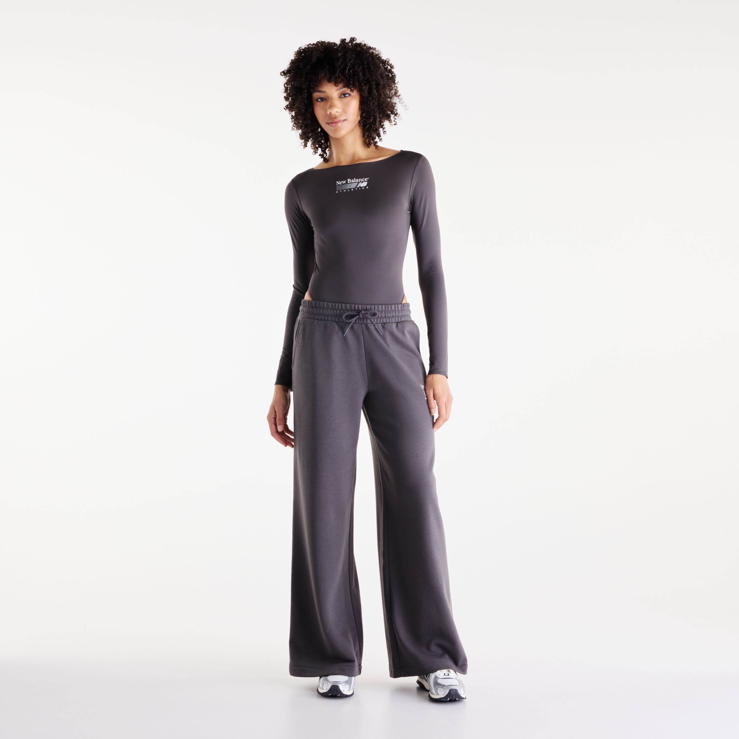 Payton is wearing size S and is 31"/45cm. Chest: 31" / 79 cm, Waist: 24.5" / 62 cm, Hips: 37" / 94 cm