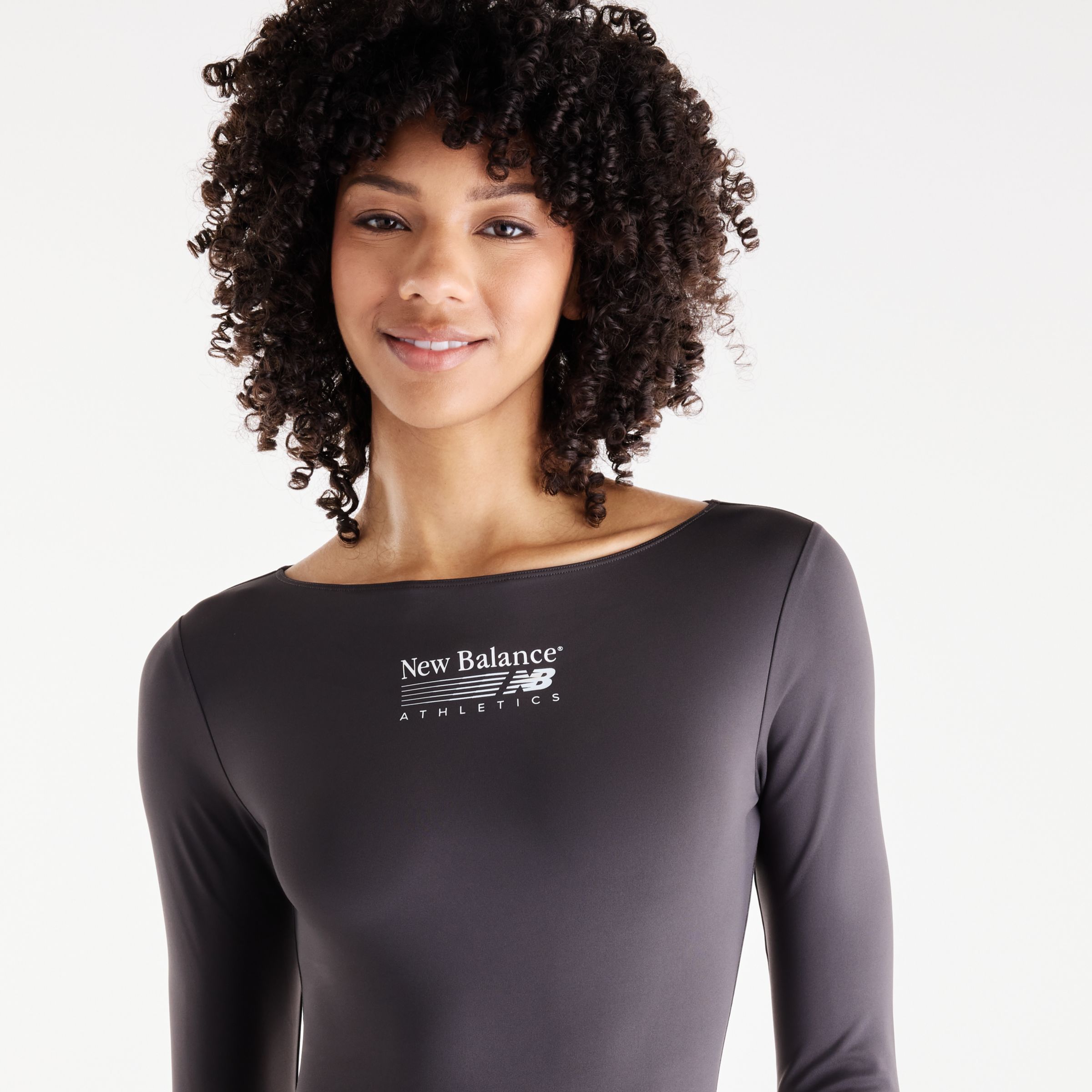 Payton is wearing size S and is 31"/45cm. Chest: 31" / 79 cm, Waist: 24.5" / 62 cm, Hips: 37" / 94 cm