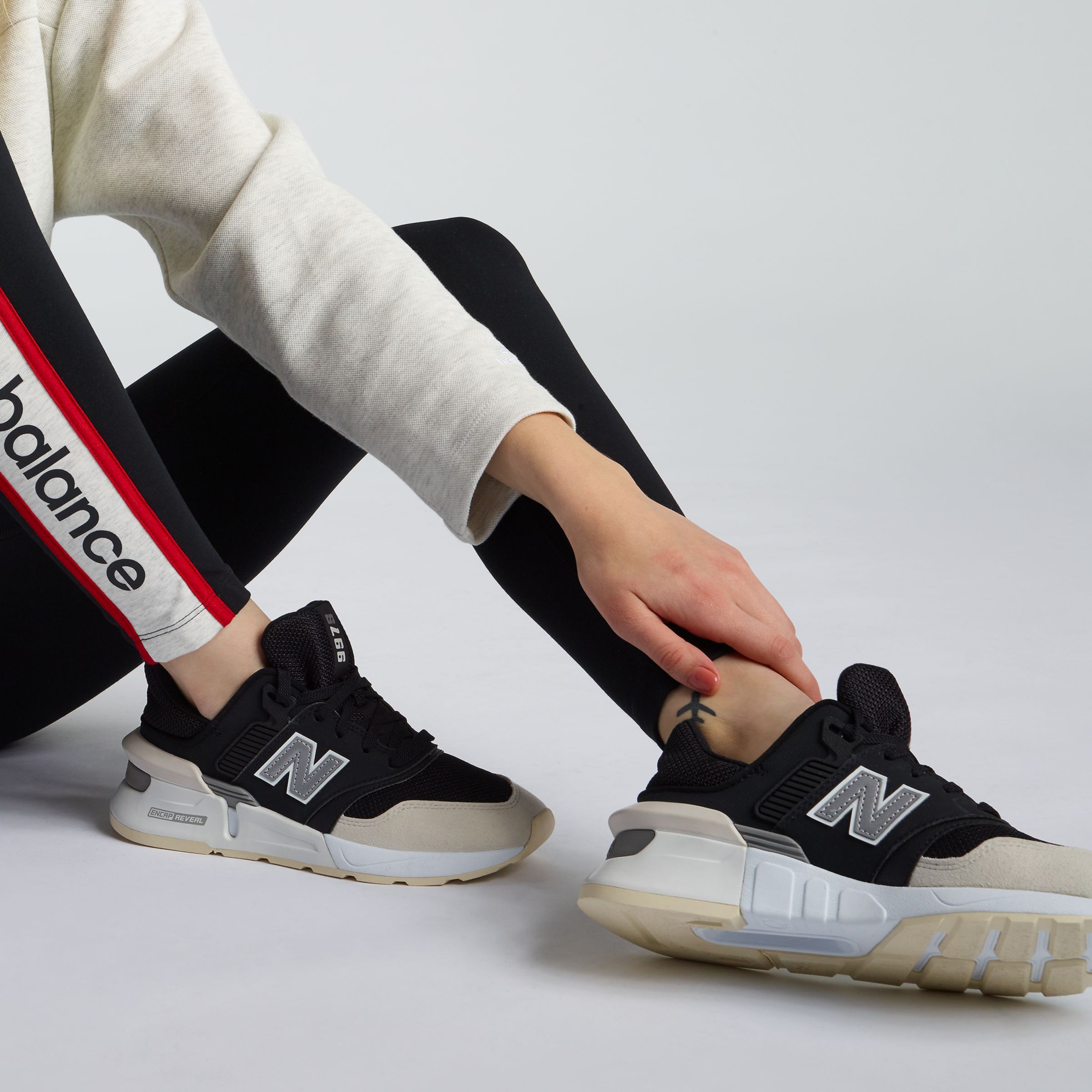 new balance 996 black with moonbeam