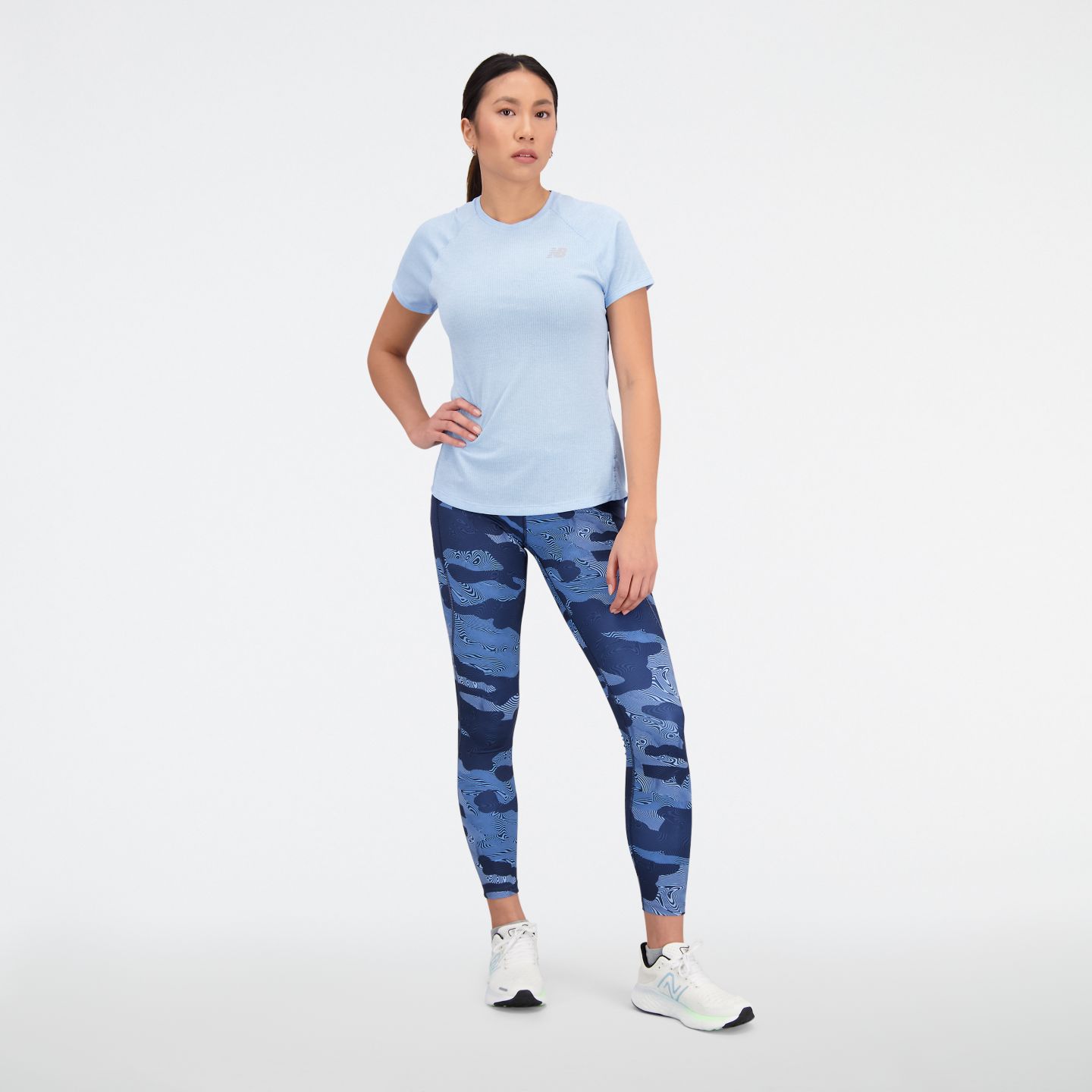 Женский топ New Balance Impact Run Short Sleeve, цвет: Синий мглистый меланжевый — фото 2