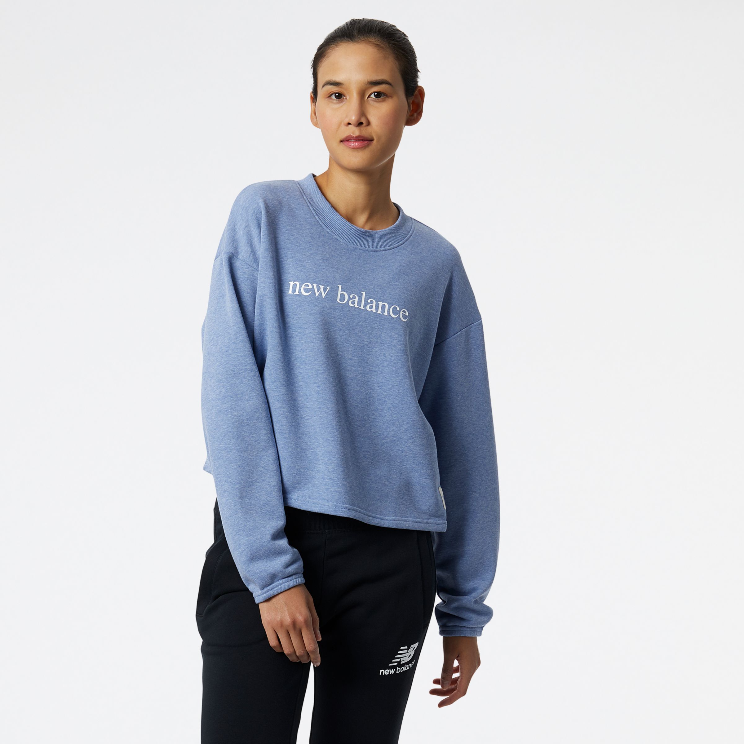 

New Balance Women's NB Essentials Sweatshirt Blue - Blue