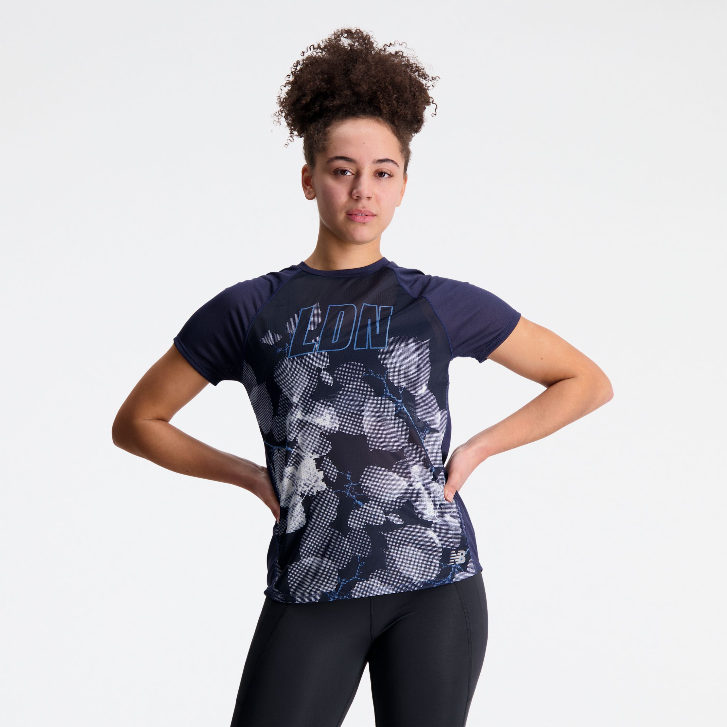 New Balance Mulheres London Edition Printed Impact Run Short Sleeve in Azul, Poly Knit, Tamanho XS