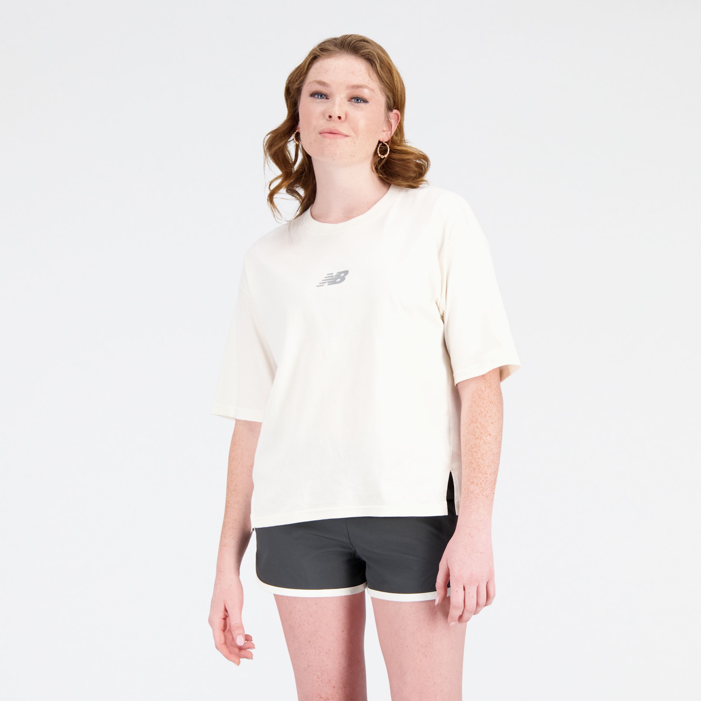 New Balance Femme T-Shirt Athletics Remastered Cotton Jersey Boxy en Beige, Taille XL