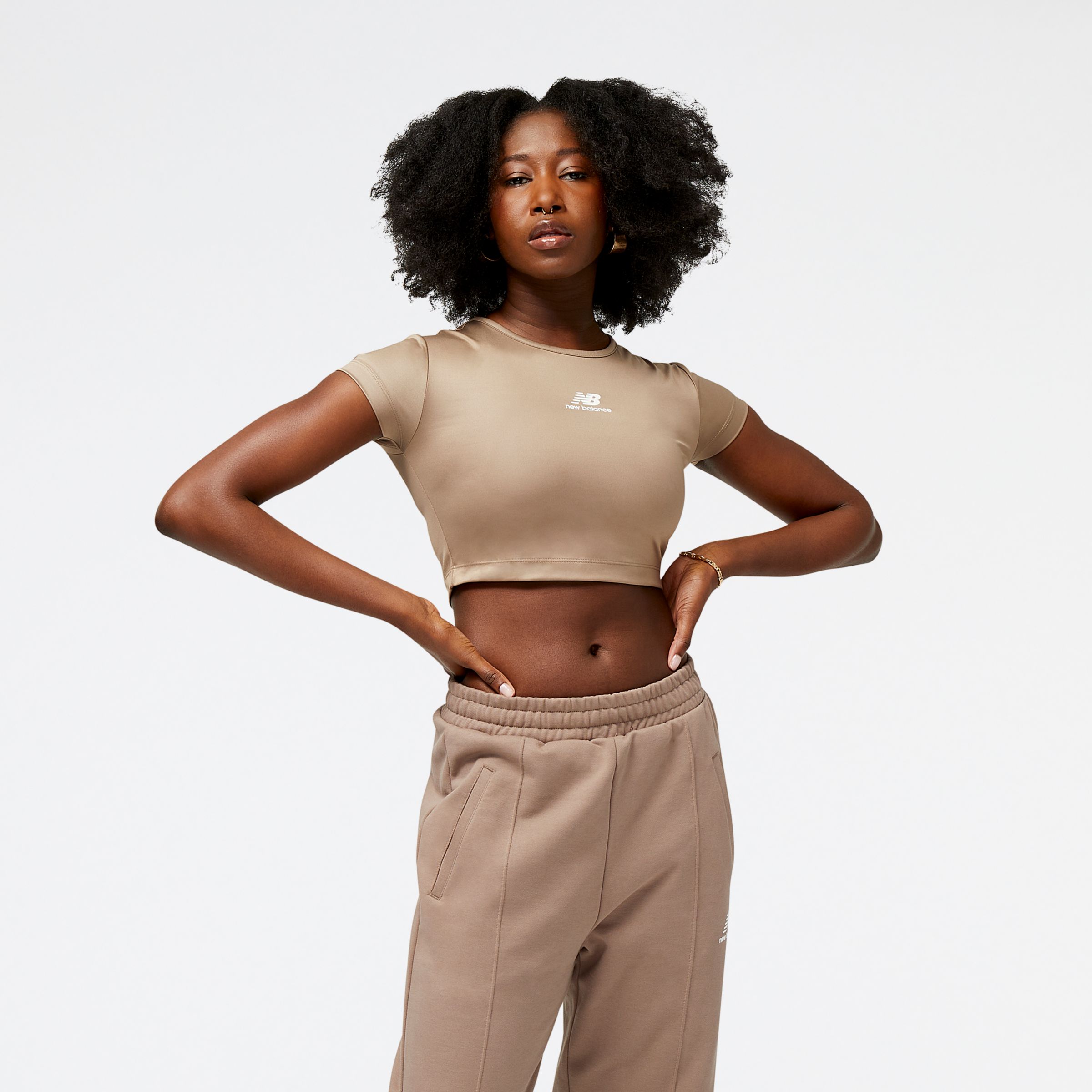 New Balance Femme Athletics Pearl Cropped T-Shirt en Brown/marron, Poly Knit, Taille 2XL