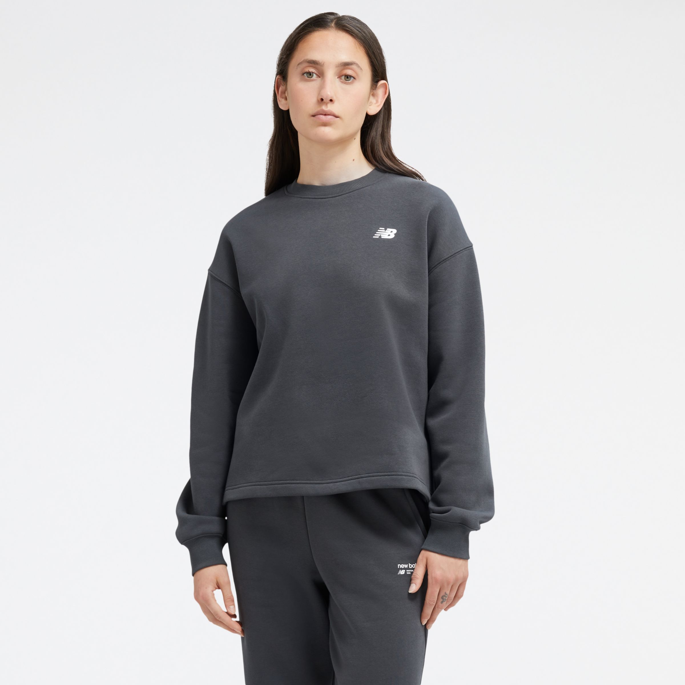 

New Balance Women's Linear Heritage Brushed Back Fleece Crewneck Black - Black