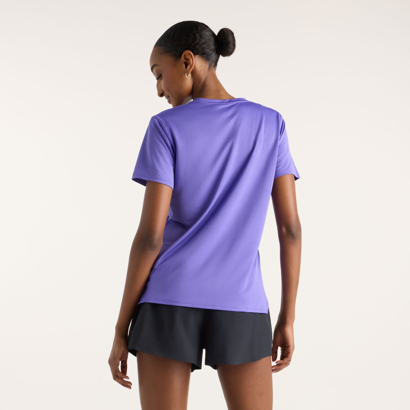 Женские футболки New Balance Sport Essential T-Shirt — фото 3