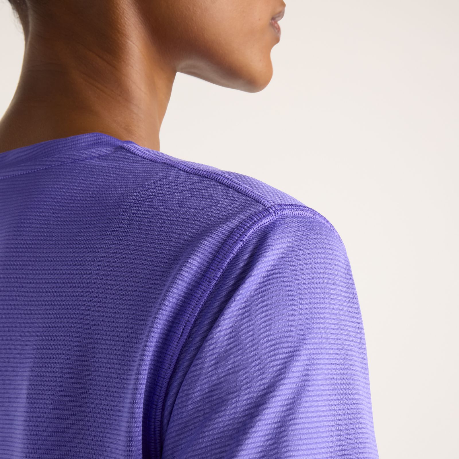 Женские футболки New Balance Sport Essential T-Shirt — фото 4