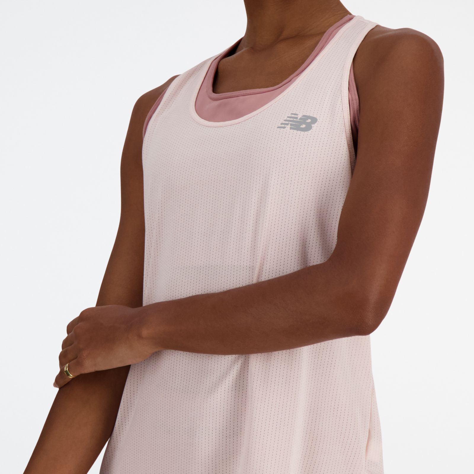 Женские футболки New Balance RC Essential Tank — фото 3