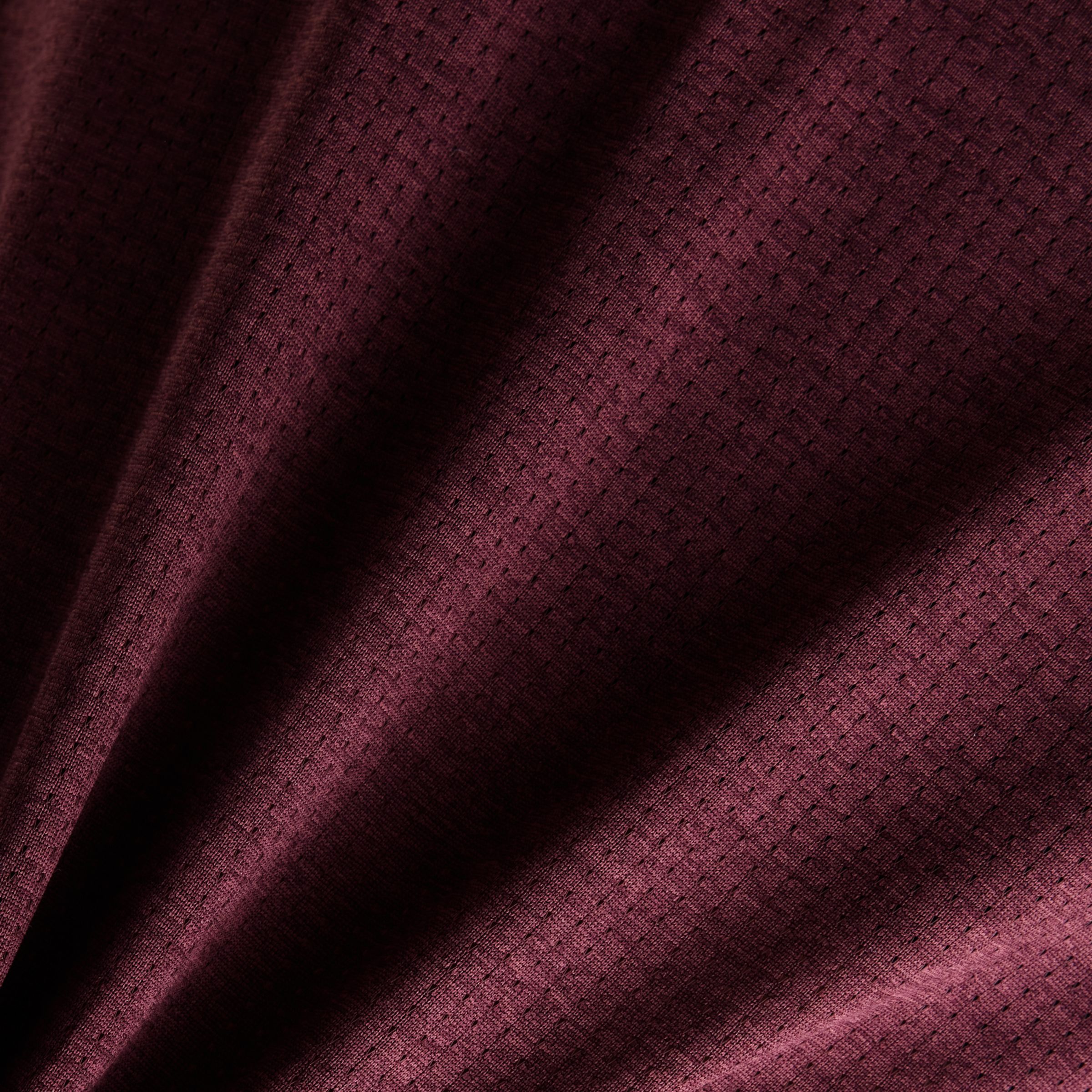 Payton tr&auml;gt Gr&ouml;&szlig;e S und ist 31"/45cm gro&szlig;. Brust : 31" / 79 cm, Taille : 24.5" / 62 cm, H&uuml;fte : 37" / 94 cm