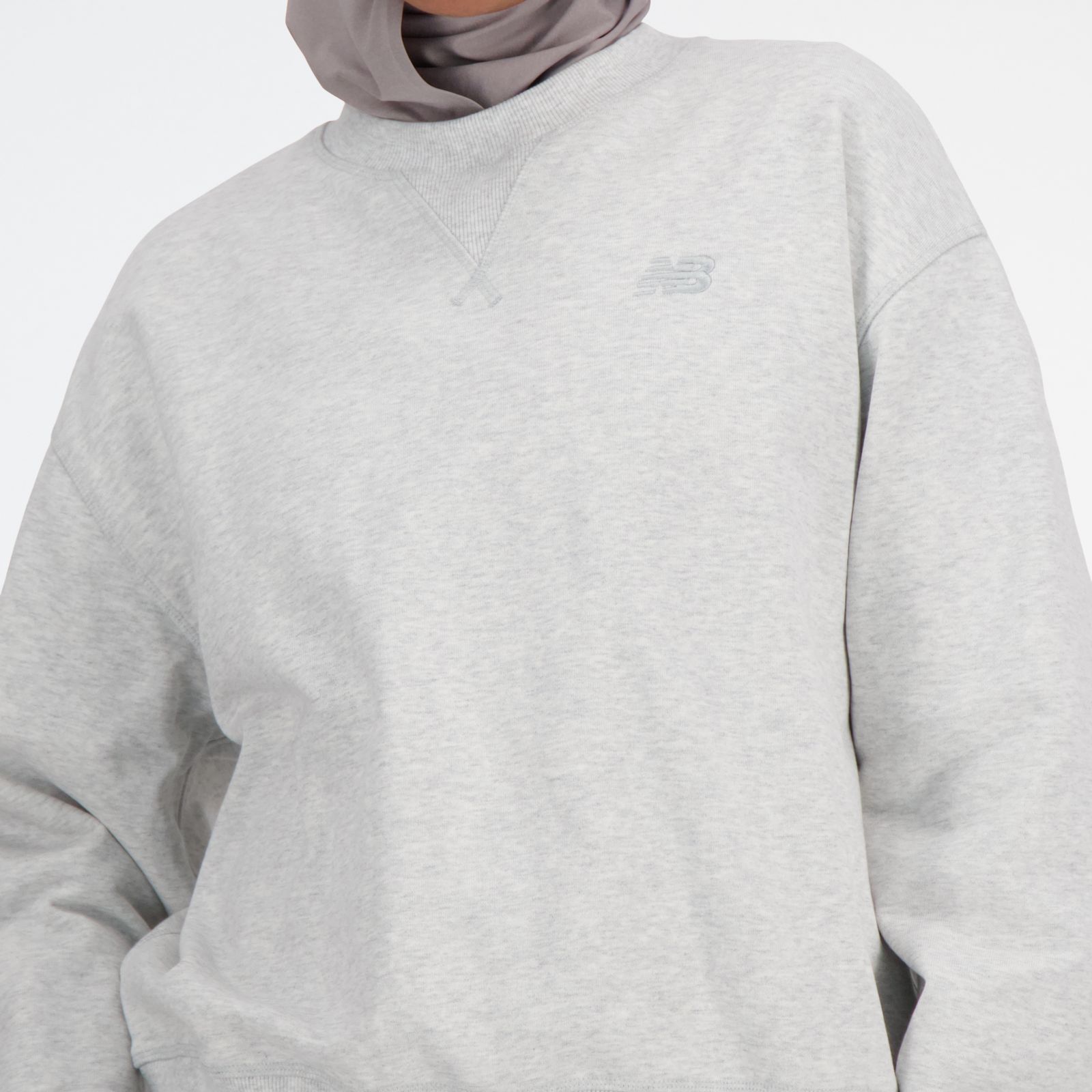 Женские худи New Balance Athletics French Terry Crew — фото 2