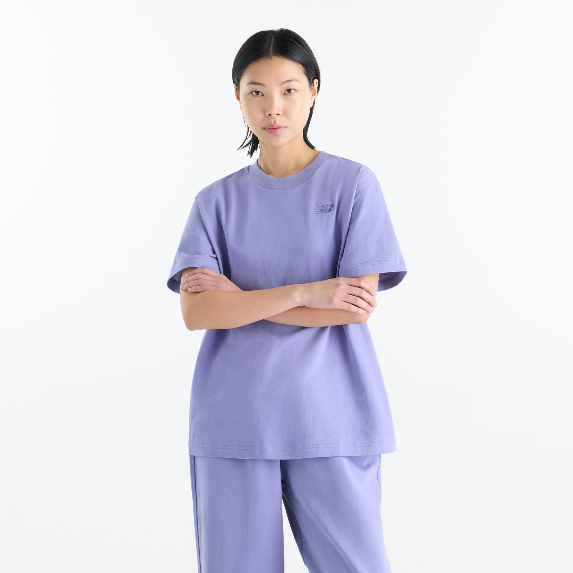 Suhyun Shin is wearing size S and is 5'7"/170.18cm. Chest: 30"/76.2cm, Waist: 24"/60.96cm, Hips: 35"/88.9cm