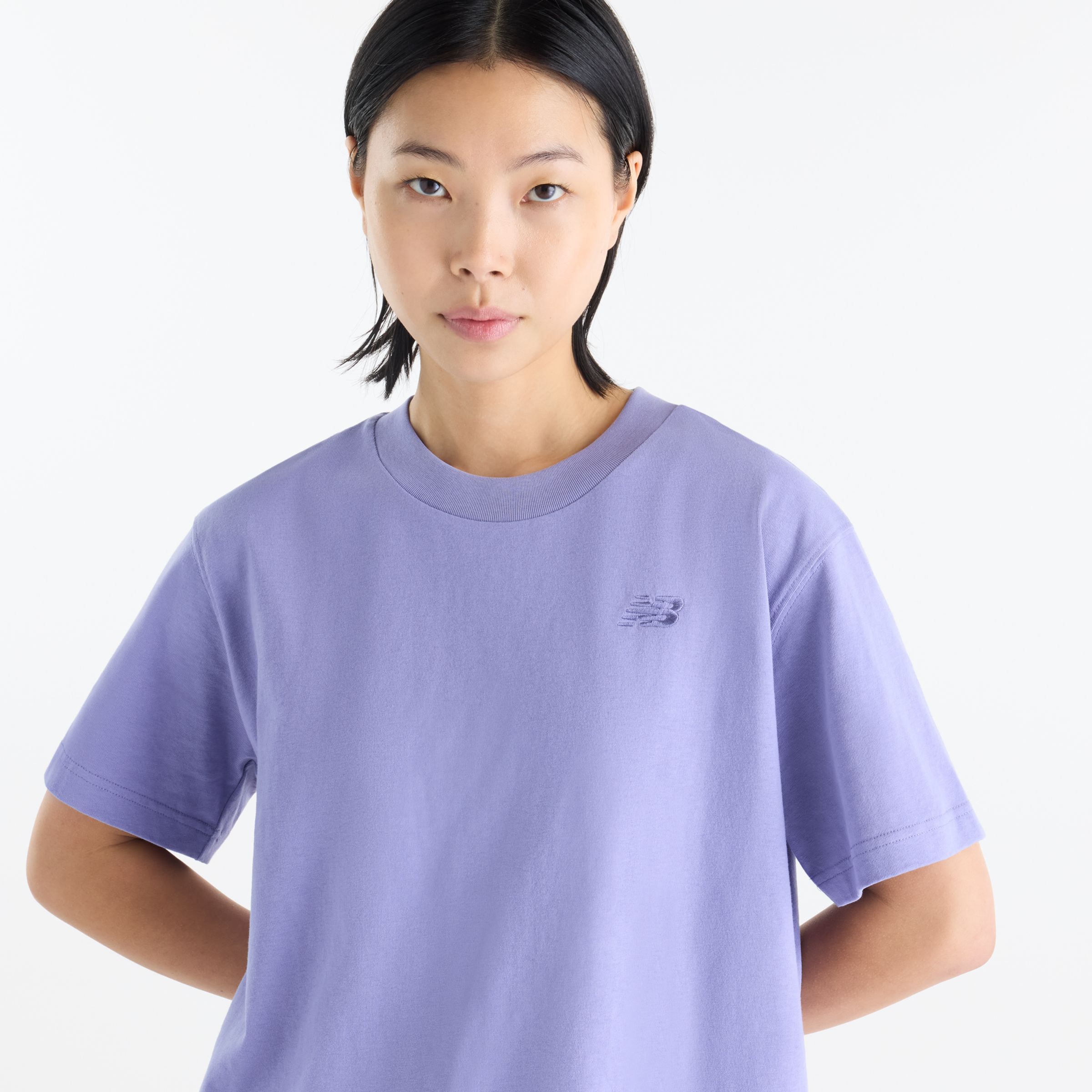 Suhyun Shin is wearing size S and is 5'7"/170.18cm. Chest: 30"/76.2cm, Waist: 24"/60.96cm, Hips: 35"/88.9cm