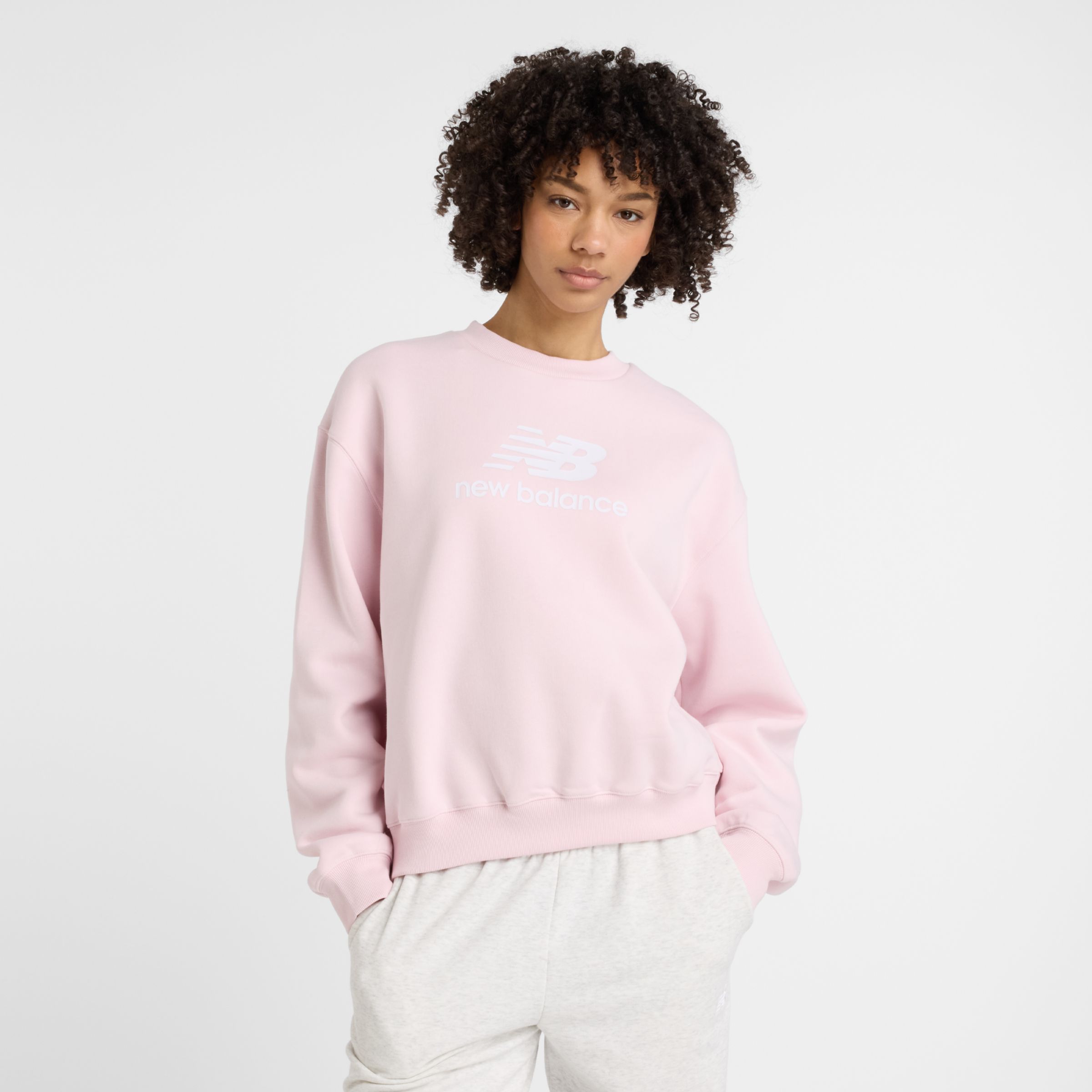 

New Balance Women's Sport Essentials Fleece Logo Crew Pink - Pink