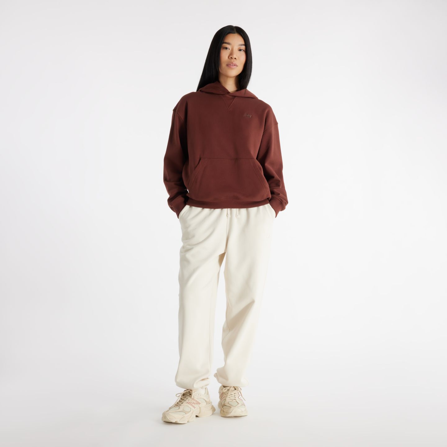 Женское худи New Balance Athletics French Terry, цвет: Насыщенный дубовый — фото 6