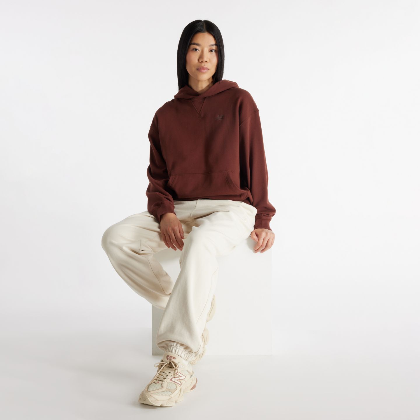 Женское худи New Balance Athletics French Terry, цвет: Насыщенный дубовый — фото 2
