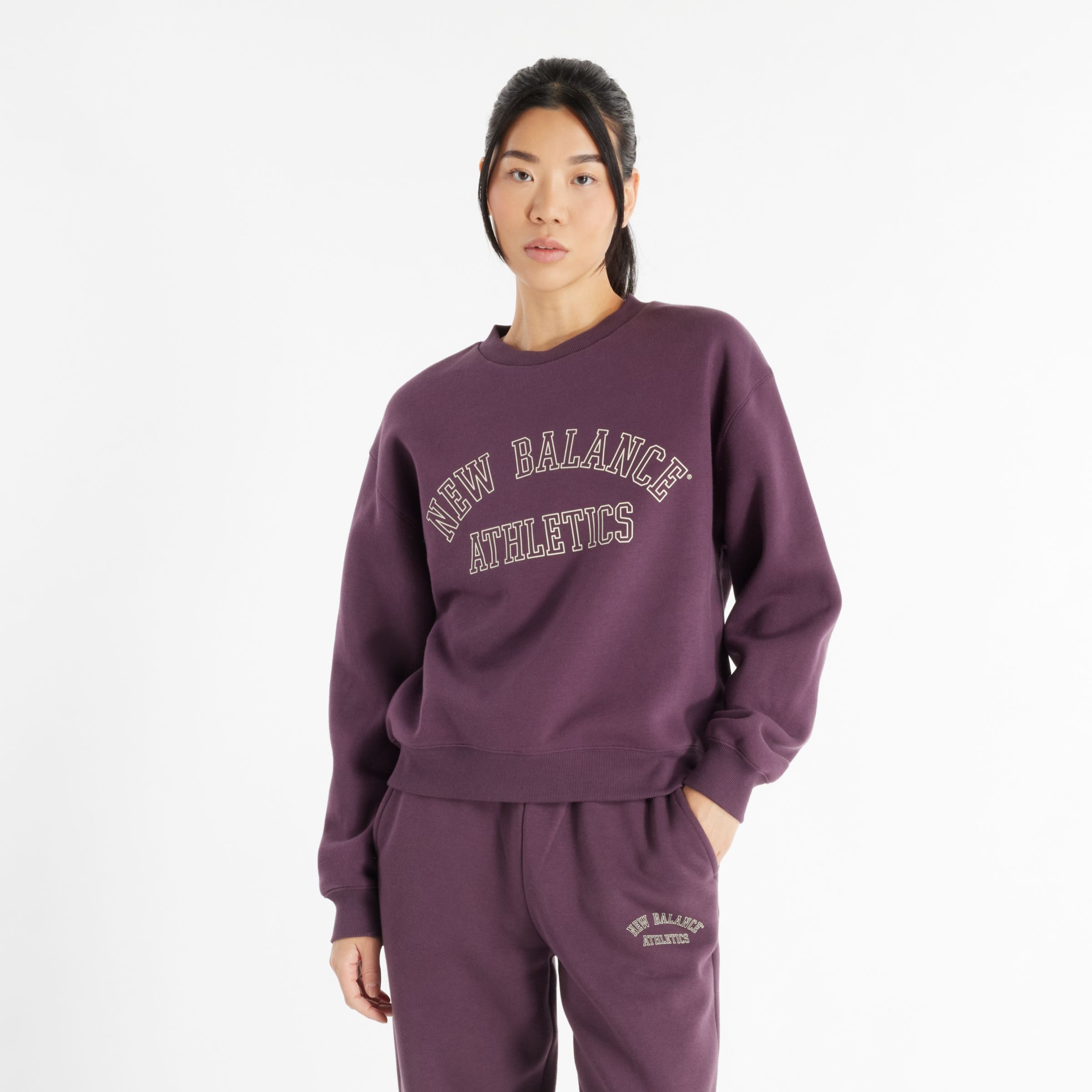 

New Balance Women's Graphic Fleece Crew Brown - Brown