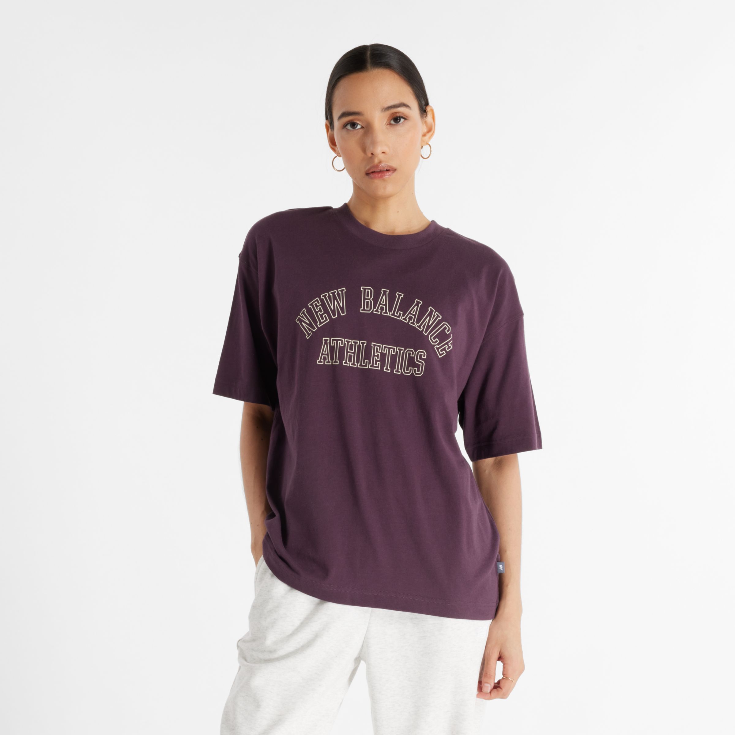 

New Balance Women's Graphic Jersey Oversized T-Shirt Brown - Brown