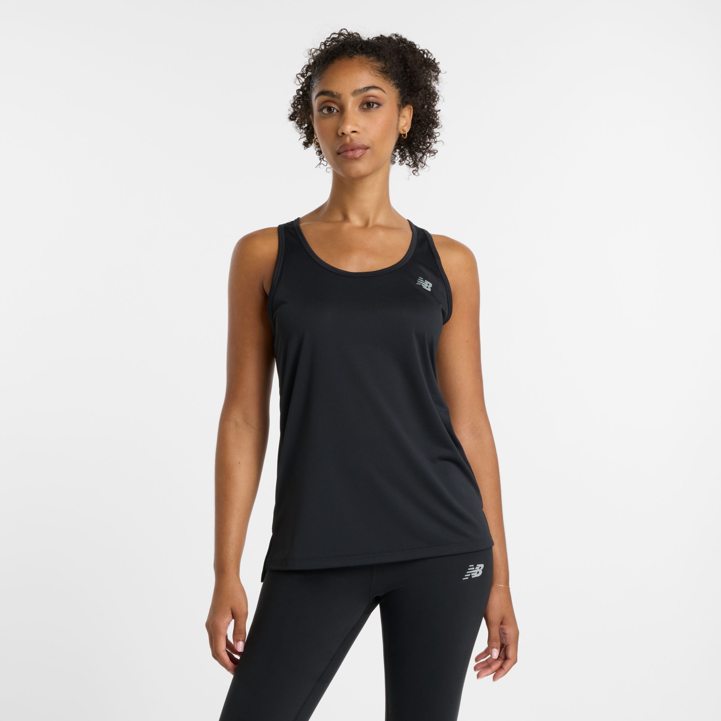 Eliane is wearing size S and is 5'7"/170cm. Chest: 32.5"/83cm, Waist: 24.25"/62cm, Hips: 36.25"/92cm