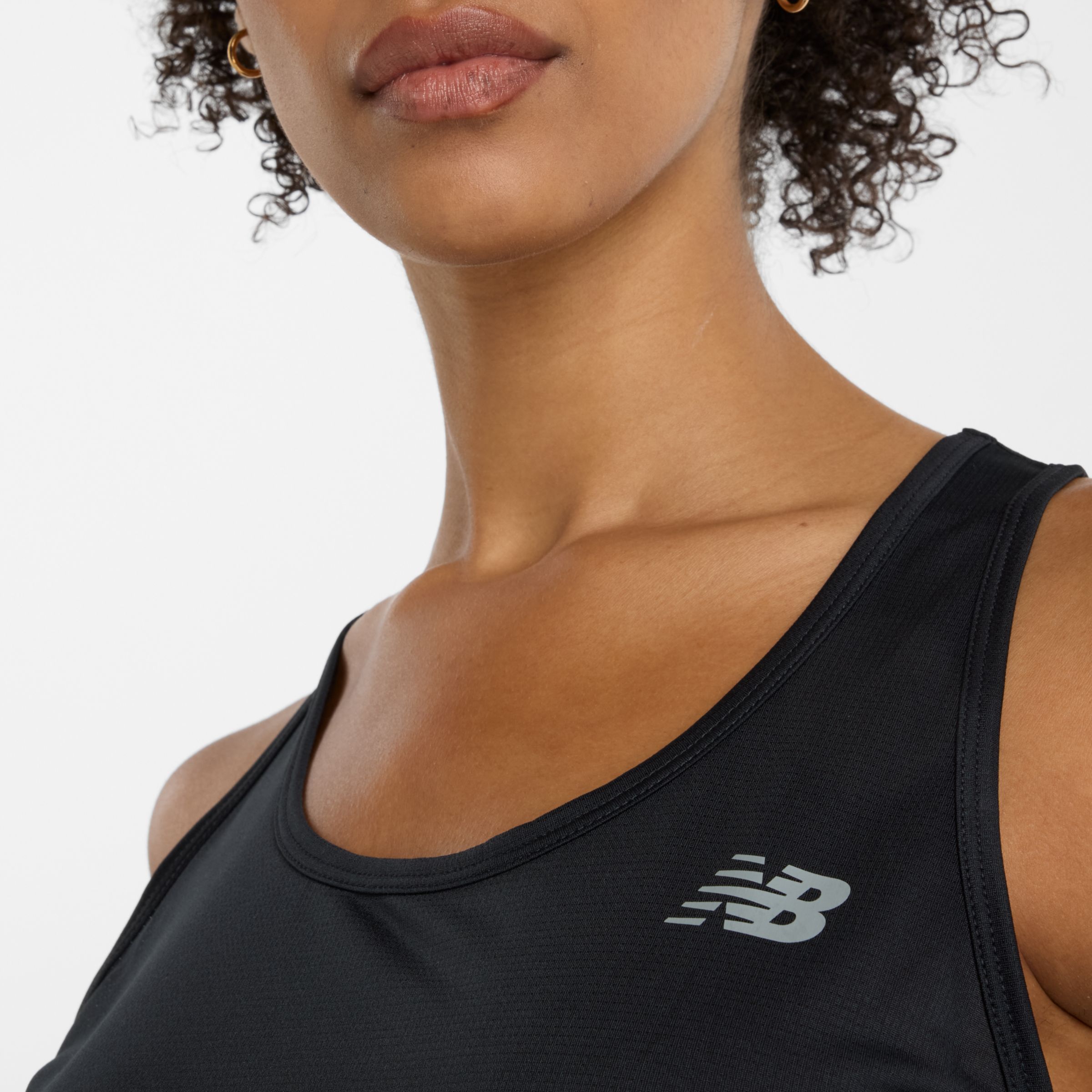 Eliane is wearing size S and is 5'7"/170cm. Chest: 32.5"/83cm, Waist: 24.25"/62cm, Hips: 36.25"/92cm