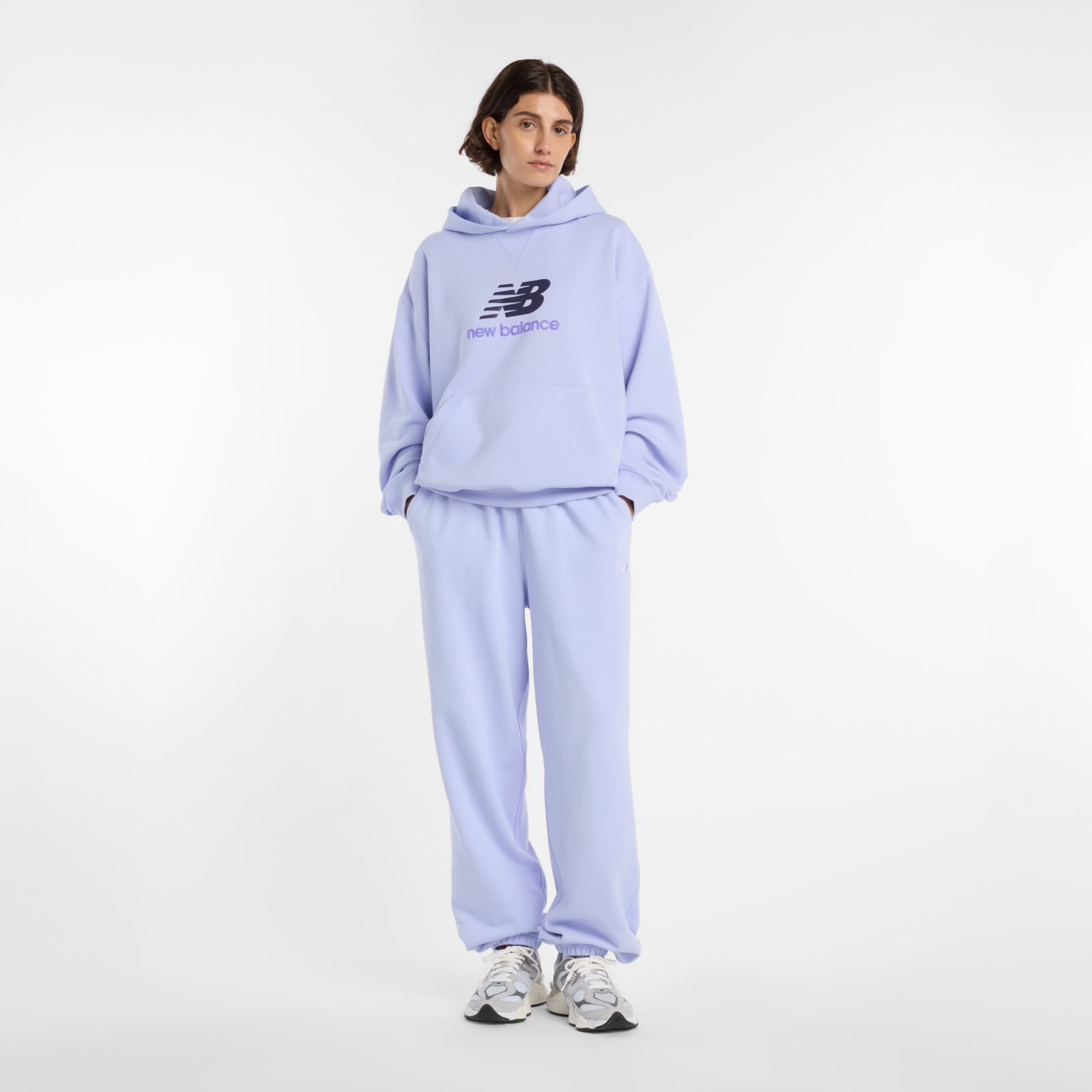 Женские худи New Balance Athletics French Terry Logo Hoodie — фото 2