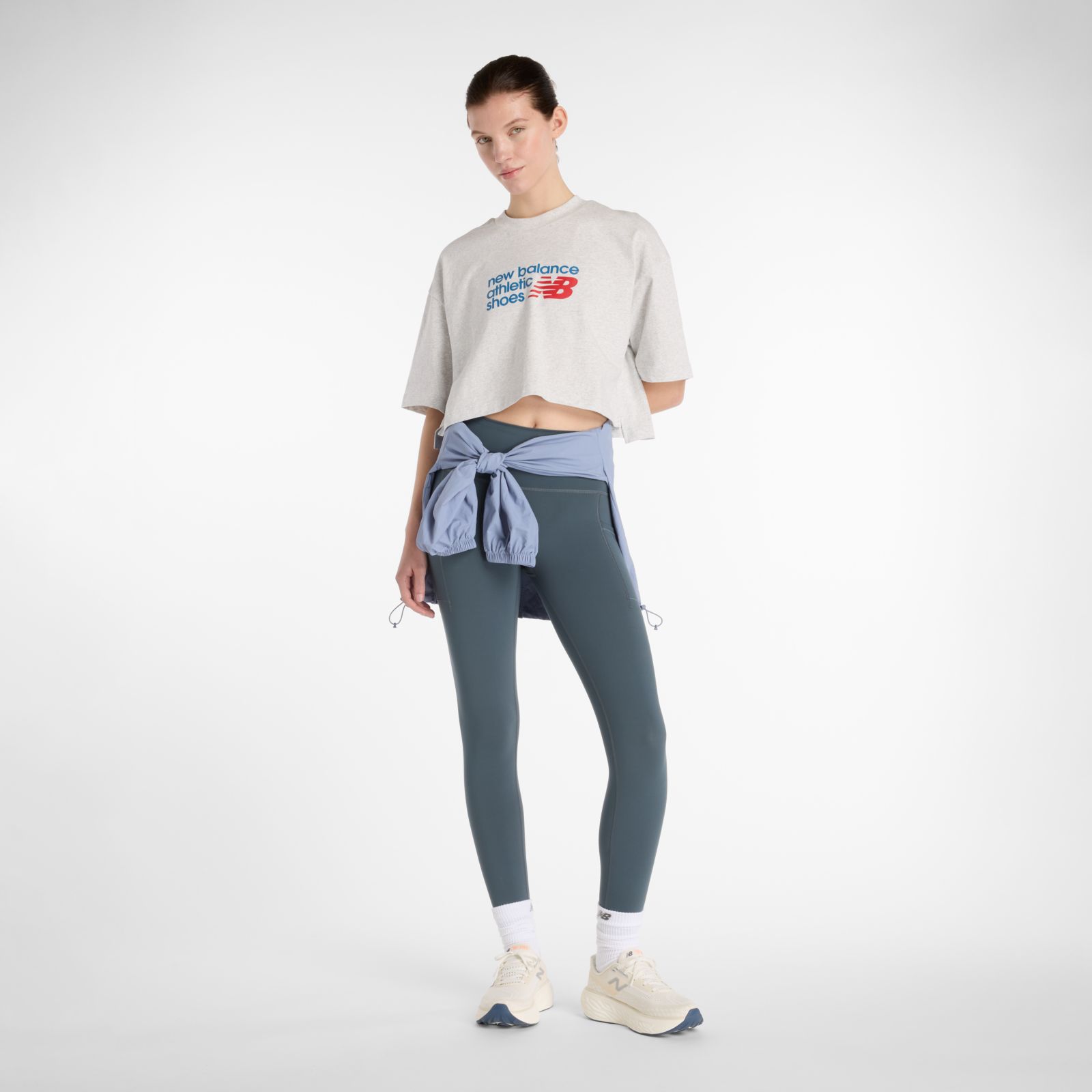 Женские футболки New Balance Athletics Premium Chest Logo Cropped T-Shirt — фото 2