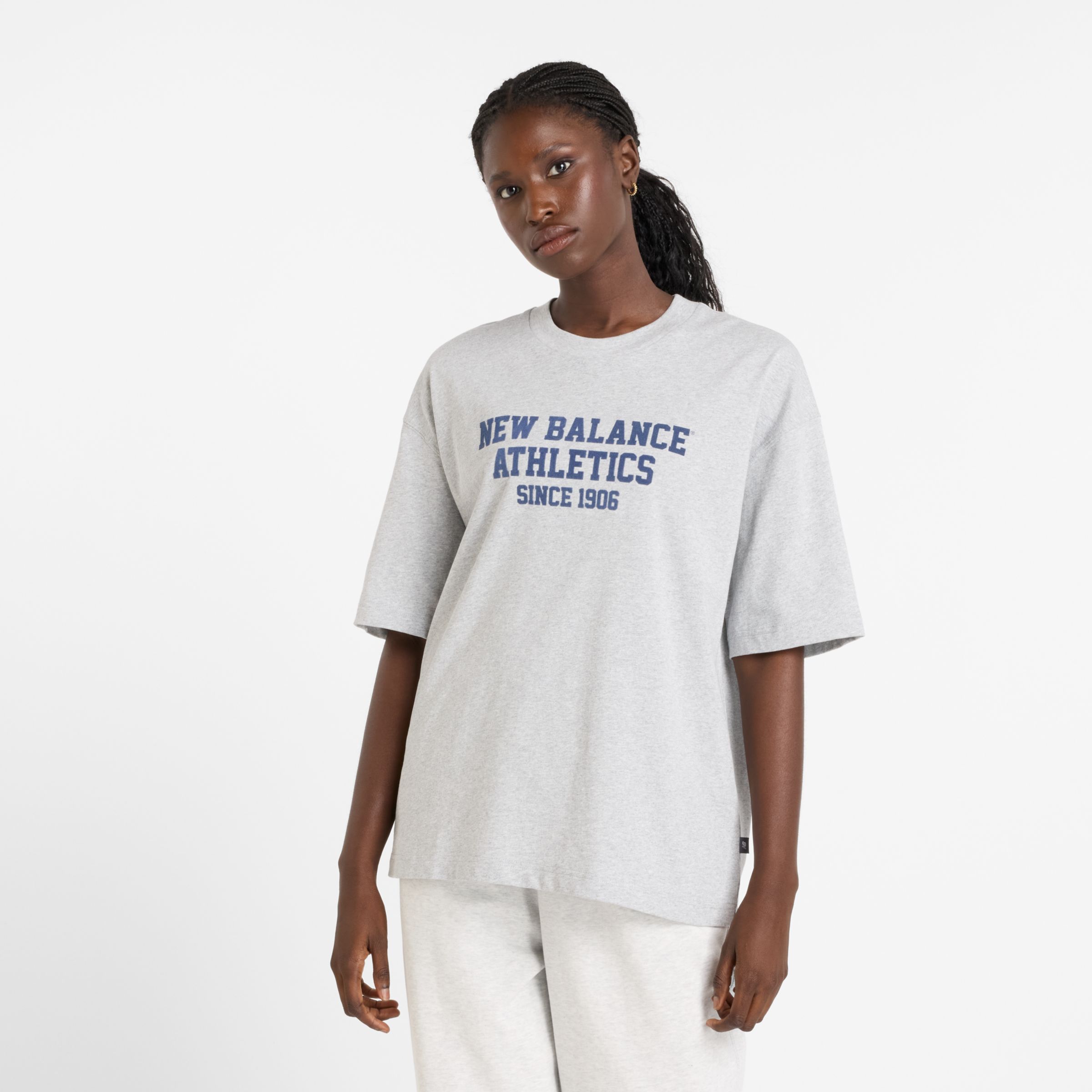 New Balance Women's Athletics Varsity Oversized T-Shirt in Grey Cotton, size Medium