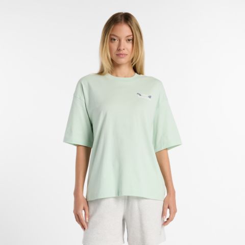 Женские футболки New Balance Flower Oversize T-Shirt