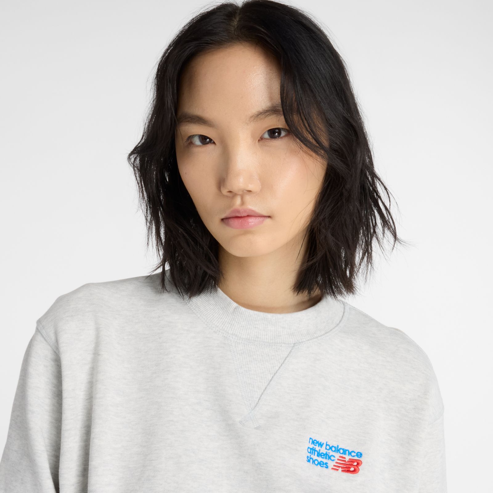 Женские худи New Balance Athletics Premium Logo Relaxed Crop Crew — фото 3